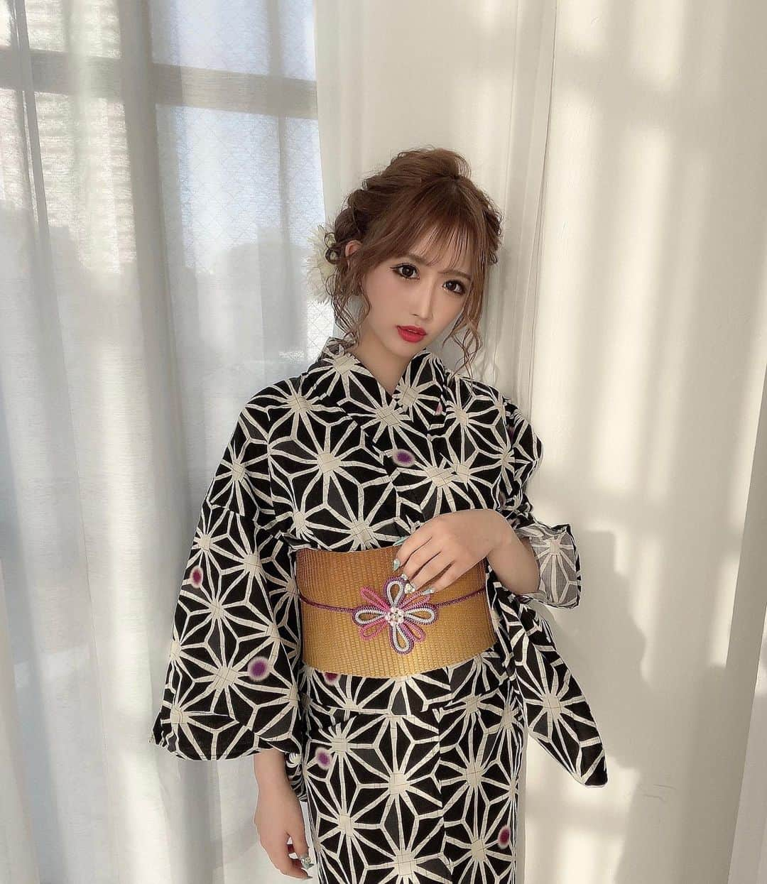 伊藤桃々さんのインスタグラム写真 - (伊藤桃々Instagram)「この前の浴衣撮影の時☀️🍉🌻 今年はお祭りいけるかなあ😶😶」3月12日 18時57分 - __peachstagram__