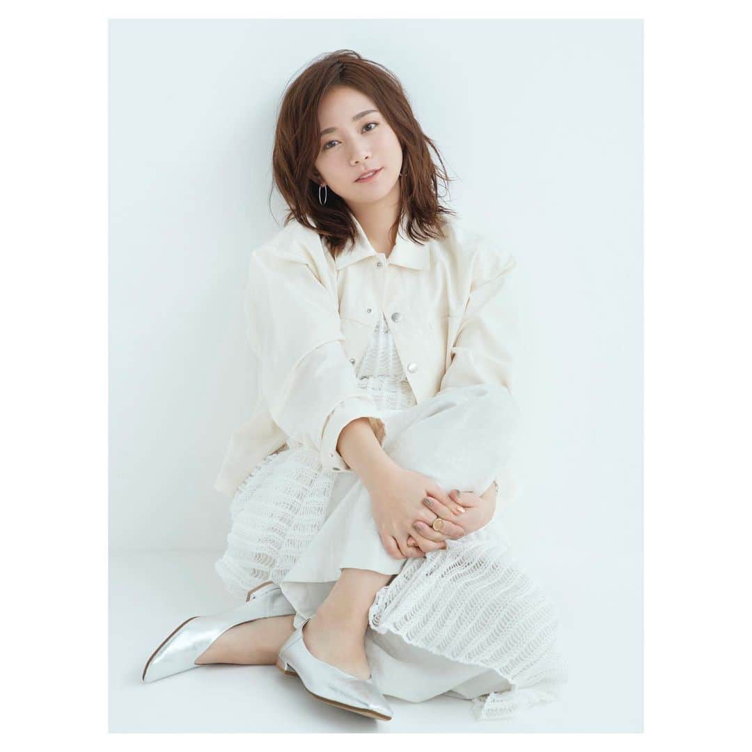 菊地泰久のインスタグラム：「@inrededitor  model: @fuminokimura_official  hair&makeup: #石村麻由 styling: #金 順華 photo: @yasuhisa_kikuchi  #木村文乃 #inred #菊地泰久 #yasuhisakikuchi #beauty #makeup #fashion #portrait #shooting #photography #photographer」