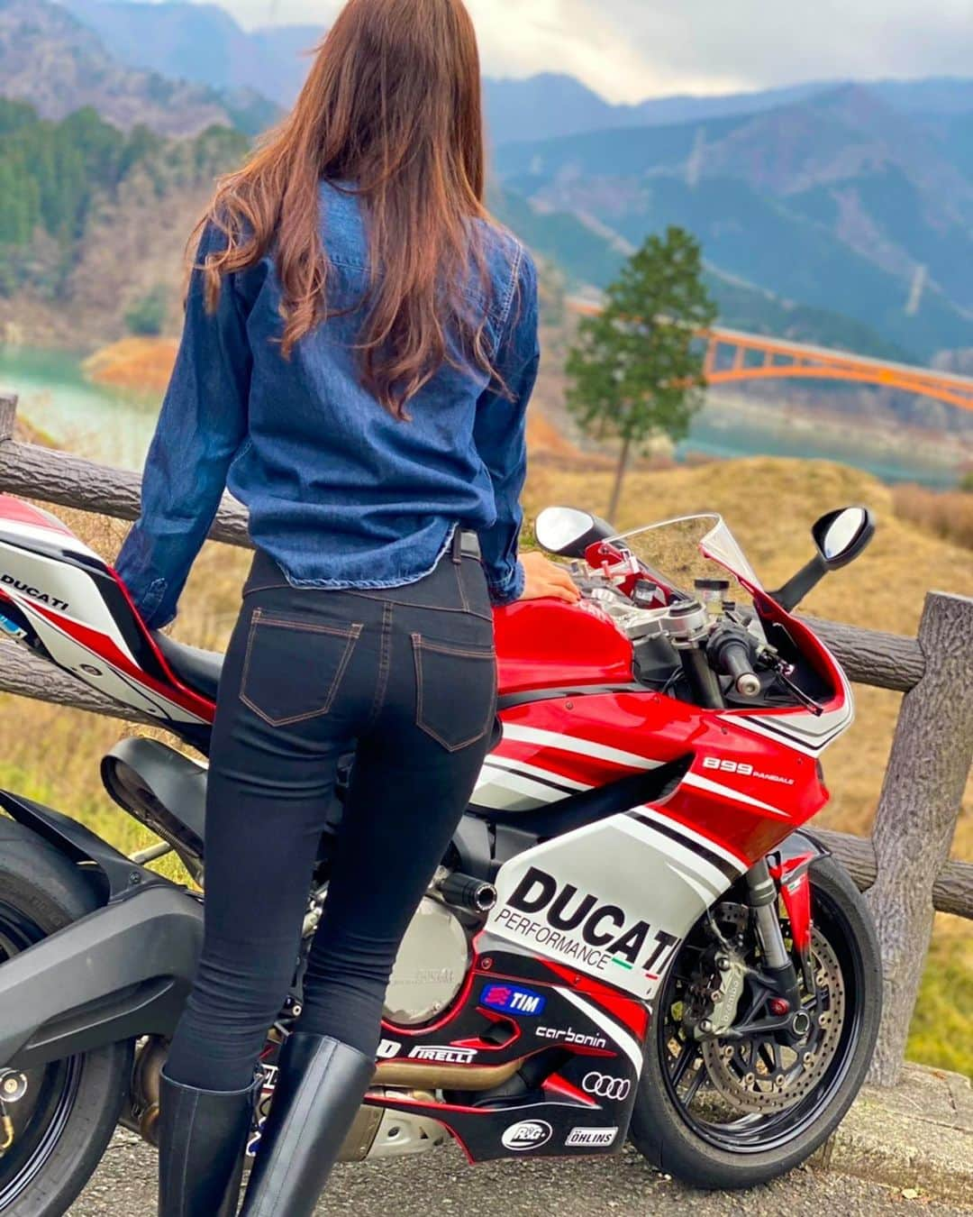 CAMIRAのインスタグラム：「宮ヶ瀬久しぶりに行ってきた🤩 うん！いい！！また行こーと( ´ ▽ ` )  #bikegirl#motorcycle#bikelife#bike#ducati#panigale#superbikes#バイク女子#バイクのある風景#バイク好きな人と繋がりたい#バイク写真部」