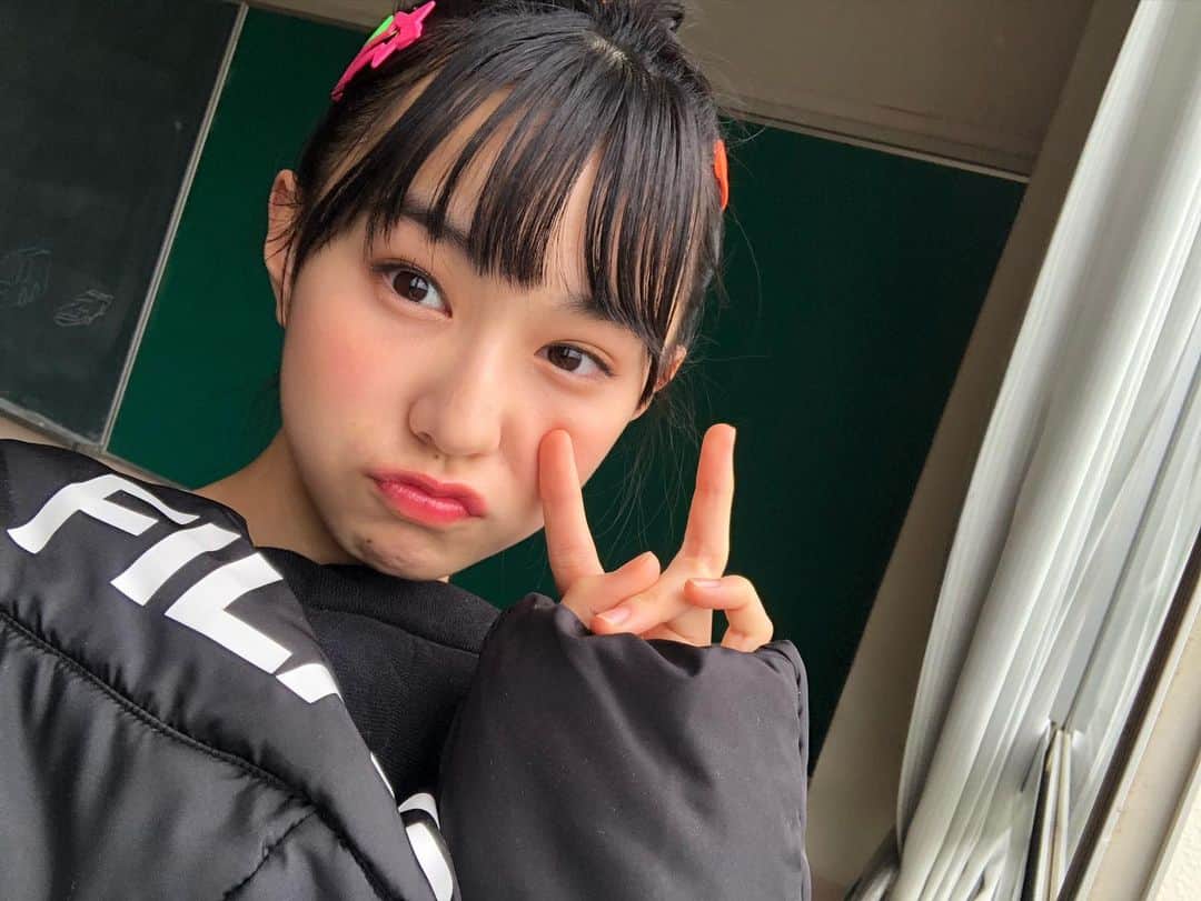 ニコ☆プチのインスタグラム：「🌈✨ あっぷ〜😚  #森﨑美月」