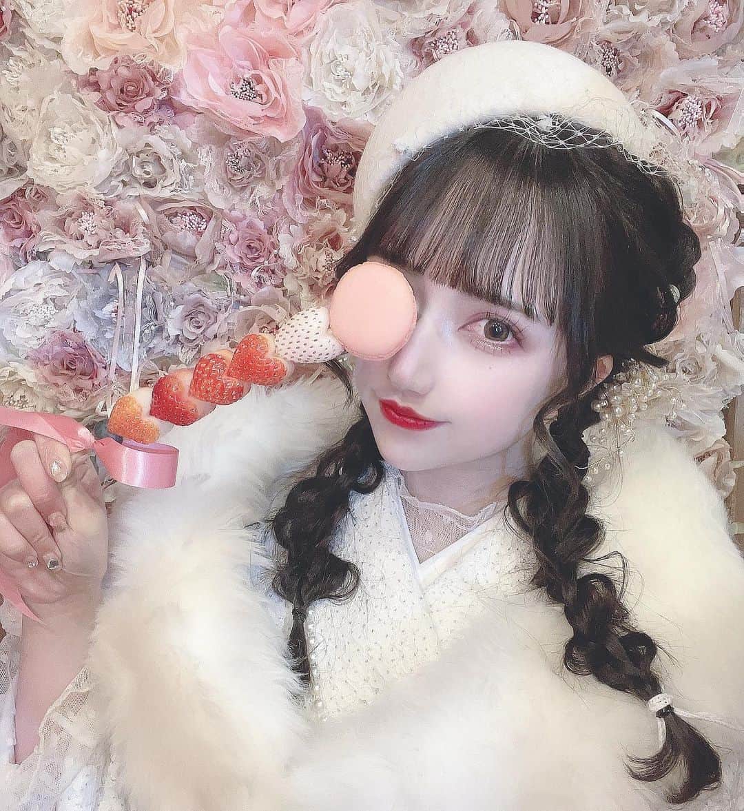 藤城なみのインスタグラム：「生きてるだけで幸せハッピー！ᕱ⑅ᕱ♡ . . . . #浅草食べ歩き  #浅草グルメ  #浅草カフェ #浅草着物レンタル  #着物女子 #浅草 #自撮り界隈 #着物レンタル #浅草デート」