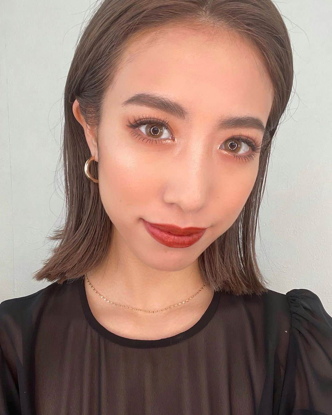 M∙A∙C Cosmetics Japanのインスタグラム：「本日の『M･A･C アーティストがおすすめするホワイトデーギフトガイド』の#MACインスタライブ で使用した製品はこちらです👇 ご視聴いただいた皆さま、ありがとうございました✨ with MIHARU NAKAJIMA @mac_seibu.shibuya ＆ DAIKI SHIMIZU @mac_seibu.ikebukuro @mac_creator_jp   ㅤ ご視聴いただいた皆さま、ありがとうございました✨ 時間のご都合が合わなかった方も、IGTVにてライブを公開しております。ぜひご覧ください📺 ㅤ 【使用＆紹介製品】 ＊EYES ・パウダー キス アイシャドウ／マイ トゥイーディ →217ブラシ ・ダズルシャドウ リキッド／エブリデイ イズ サンシャイン →286ブラシ（上まぶた）＆219ブラシ（目頭） ・M∙A∙C プレップ プライム 24 アワー エクステンド アイ ベース  ㅤ ＊LIPS ・パウダー キス リキッド リップカラー／インパルシブ （使用色） ・リップスティック／シー シアー ・パウダー キス リップスティック／マラケシュ ミア ・M∙A∙C プレップ プライム リップ  ㅤ ＊FACE ・グロー プレイ ブラッシュ／ソー ナチュラル →170ブラシ ・M·A·C ミネラライズ スキンフィニッシュ／ライトスカペード →240ブラシ ・M·A·C プレップ プライム フィックス+」