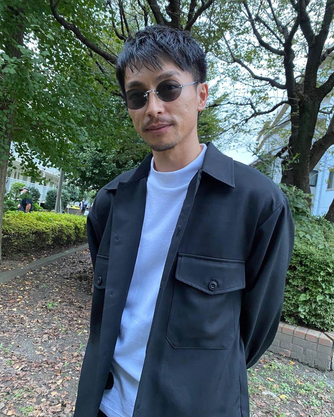 【公式】青のSP(スクールポリス)ー学校内警察・嶋田隆平ーのインスタグラム：「ヤバイ❗️ コワイ❗️ 絶望の淵に沈む岡部を 演じるのは #遠藤雄弥 さん❗️  カメラを向けるとステキな笑顔😁  #HPの相関図はヒゲなし岡部 #最終話はどうなる⁉️  #最終話放送まであと4日❣️ #青のSP」