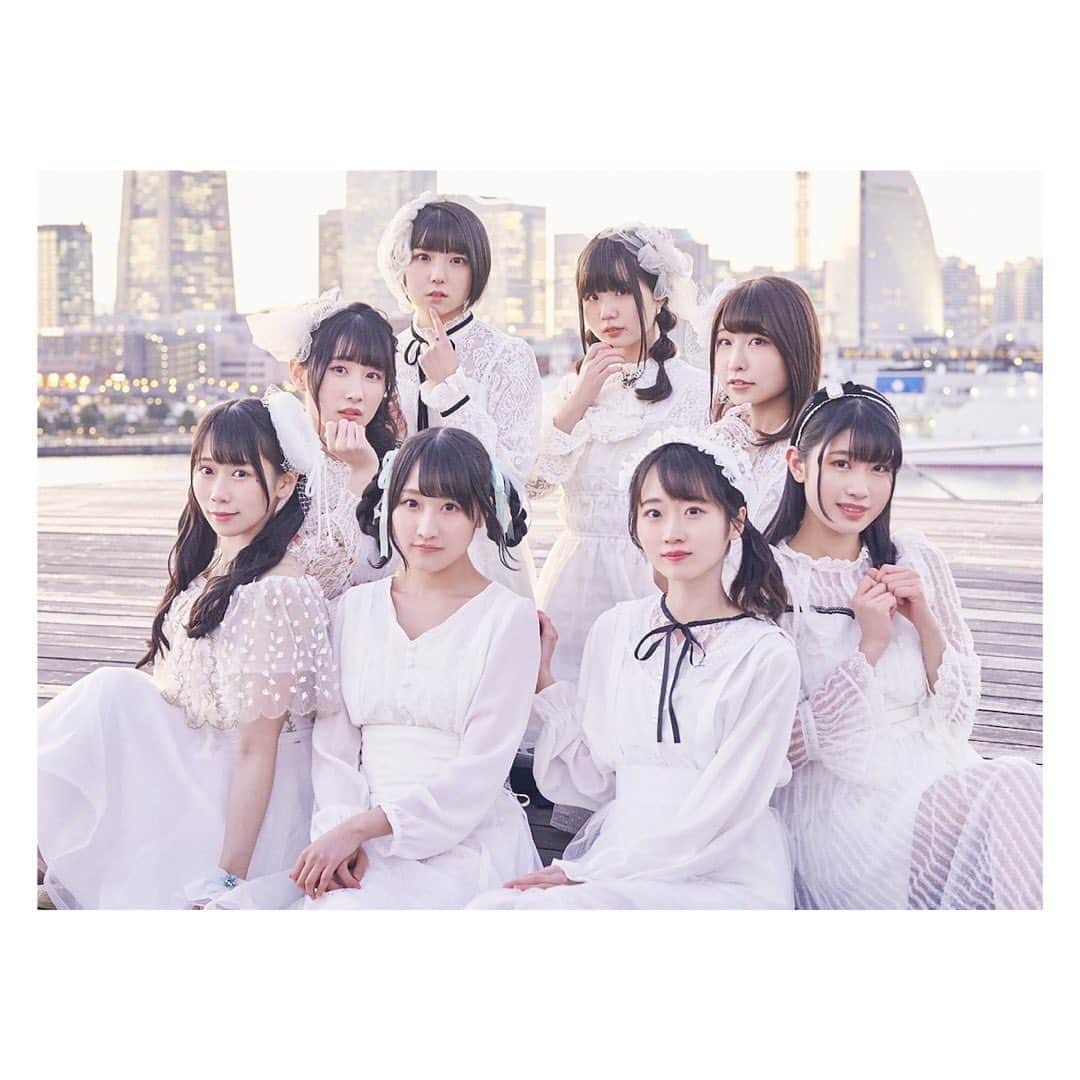 のインスタグラム：「DIALOGUE＋ 4th SINGLE「おもいでしりとり」 新しいアー写・ジャケ写の衣装を担当致しました。  こちらはアー写📸  真っ白！  #dialogue#ダイアローグ#おもいでしりとり #アー写#衣装#声優 #mywork#styling#info」