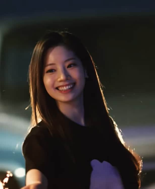 ダヒョンさんのインスタグラム写真 - (ダヒョンInstagram)「Her smile just warms me up 🥰」3月12日 21時11分 - dahyun.news