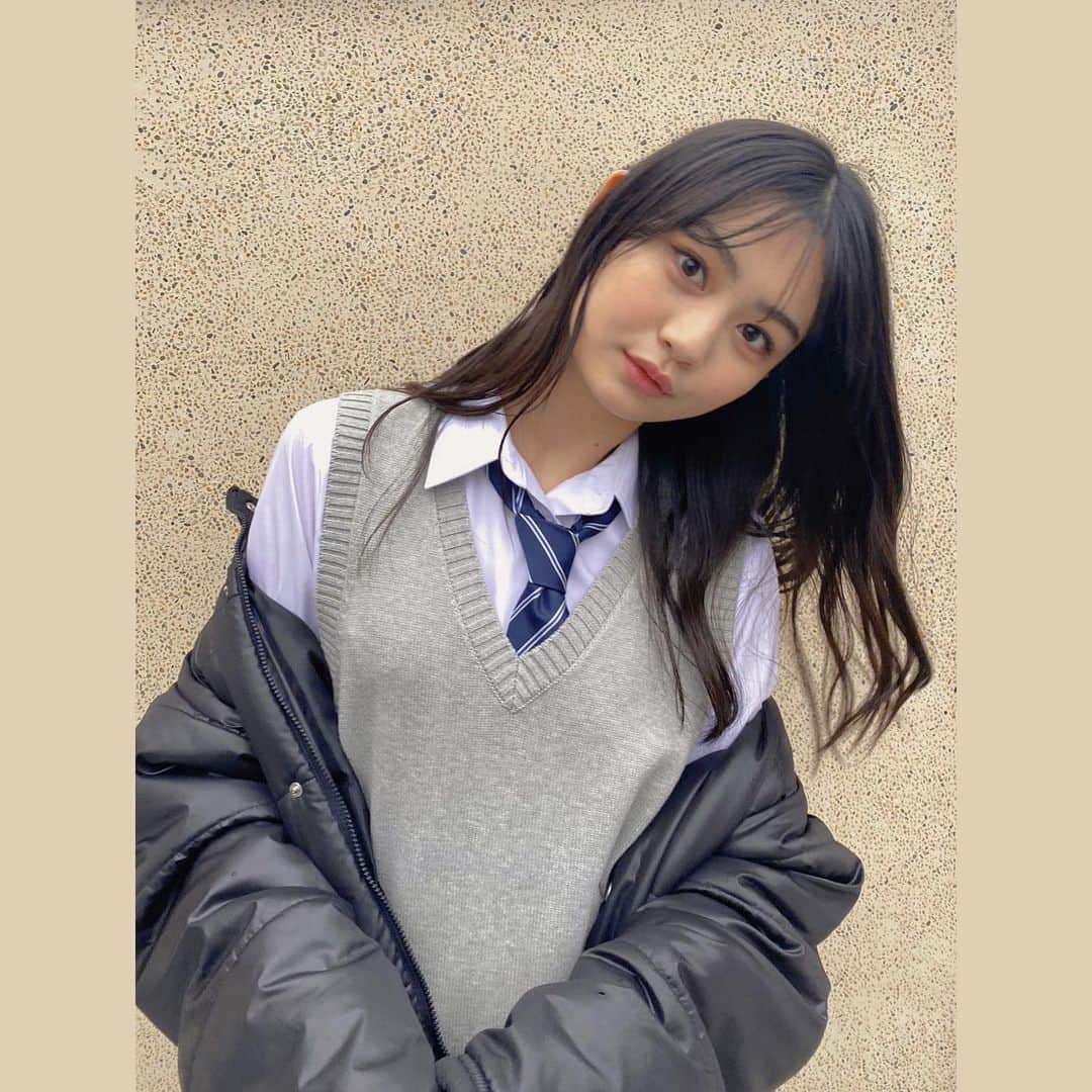 安村真奈のインスタグラム：「制服☺︎ 3/20は空けておいてくれたら嬉しいなぁ〜💭  #安村真奈」