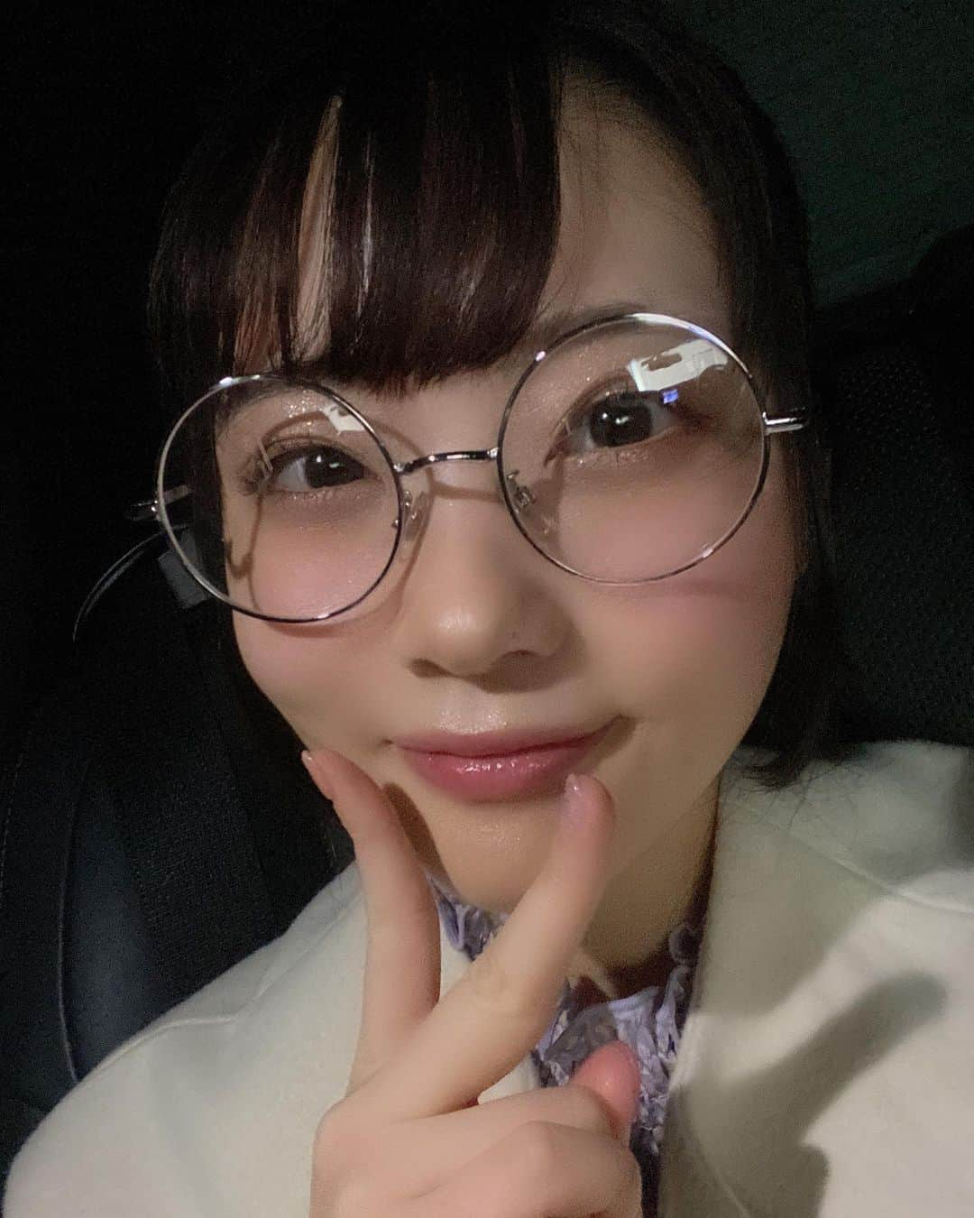 二葉エマさんのインスタグラム写真 - (二葉エマInstagram)「.  丸メガネ！👓 めっちゃ花粉症対策に役立ってます笑  .  #オフショット#自撮り #二葉エマ#丸メガネ」3月12日 21時34分 - futaba_ema