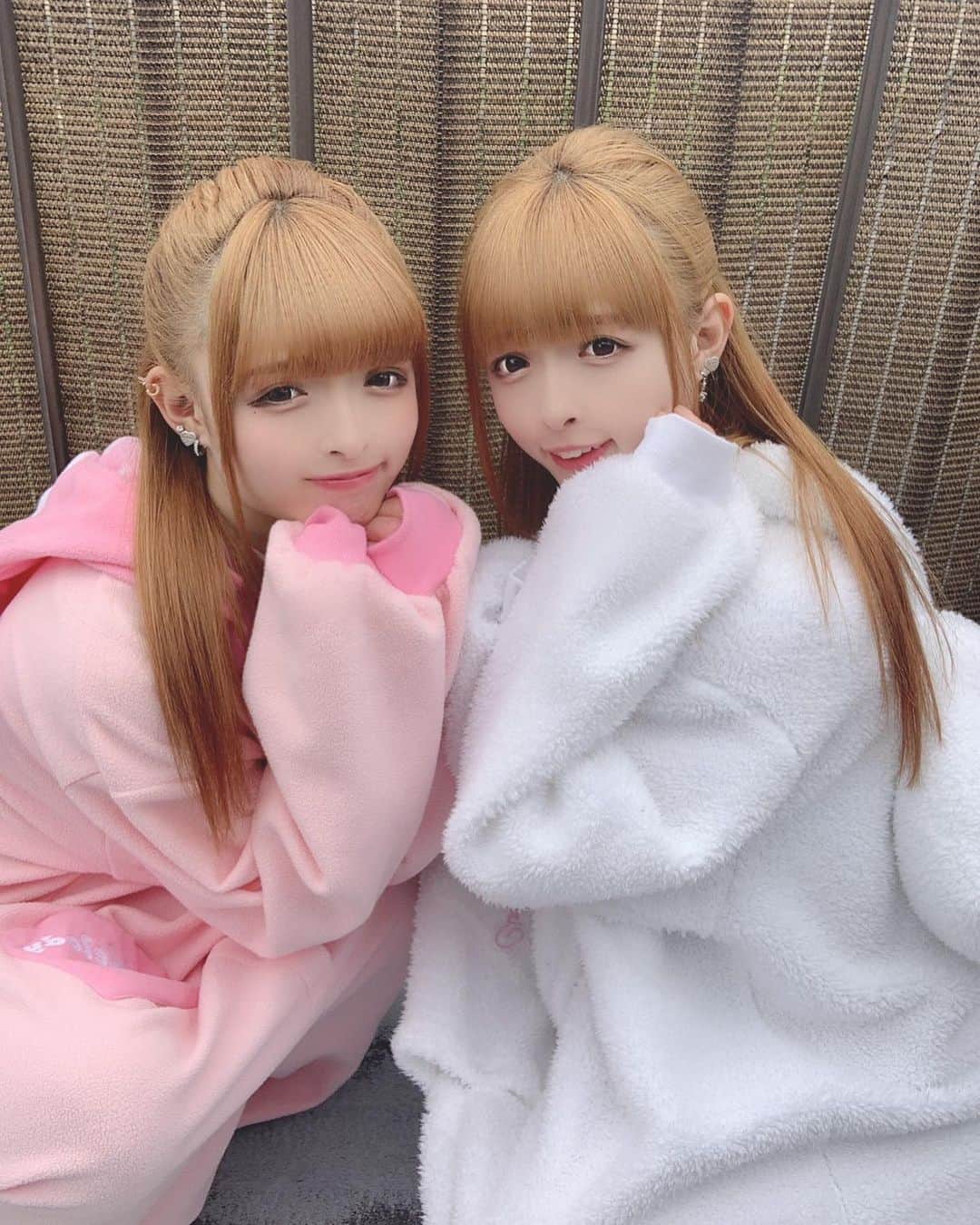くにくにさんのインスタグラム写真 - (くにくにInstagram)「・ ・ ∴∵∴ ୨୧ ∴∵∴ ୨୧ ∴∵∴ ୨୧ ∴∵∴ ୨୧ ∴∵∴ ୨୧ ∴∵∴ ・ ・ 久々に金髪になりましたッッッ😊❤️ 昔からお世話になっている〜 「🌹クランベリーズボーノ🌹」さんで 染めました(*´ ˘ `*)💫 派手髪最高🐼🐼 ・ ・ #くにくに #双子 #ツインズ #金髪 #アイドル  #IDOL #JAPAN #福井 #ファッション#twins #KUNIKUNI #ootd #twinsfashion #코디 #패션 #cute #クランベリーズボーノ#美容室#派手髪#派手髪女子#シナモン#マイメロ#サンリオ#サンリオ女子  ・ ・ ∴∵∴ ୨୧ ∴∵∴ ୨୧ ∴∵∴ ୨୧ ∴∵∴ ୨୧ ∴∵∴ ୨୧ ∴∵∴ ・ ・」3月12日 21時34分 - kunikakuniho