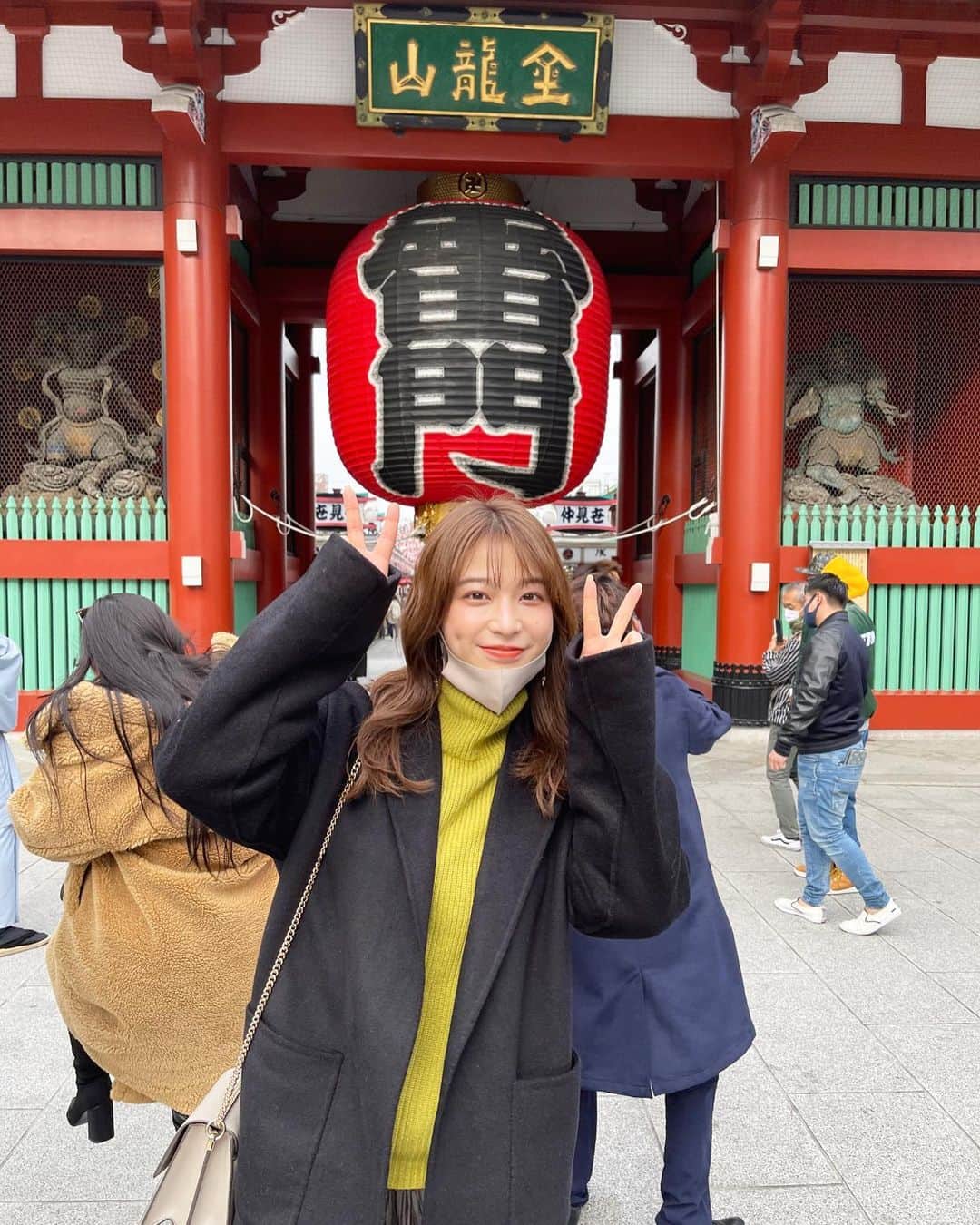 のインスタグラム：「浅草行った時の⛩ 写るんですやっと現像した📸(2枚目)  #浅草 #雷門 #写るんです」