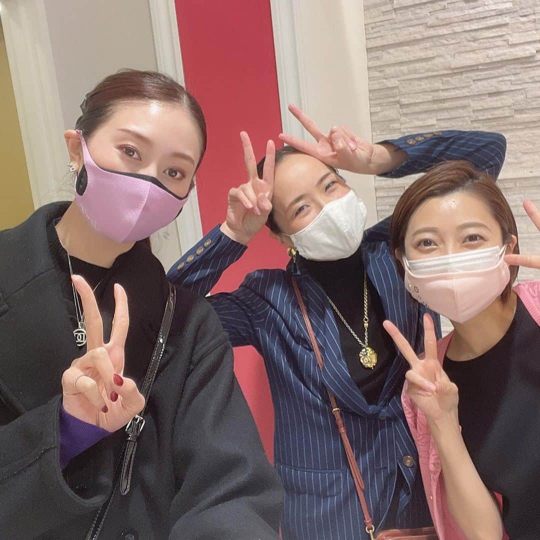 貴千碧のインスタグラム：「日比谷シャンテにてD.A.Kイベント始まっています☺️‼️ 連日様々な方にいらして頂き、懐かしい再会😍😍とっても嬉しく、ありがとうございますでいっぱいです✨✨‼️  いらして下さいました皆様、本当にありがとうございました☺️‼️ 笑顔の連鎖を実感する日々。 あー‼️幸せ🌸🌸  . . 明日の13日の夕方以降と14日、15日(大さん、まいこも不在です)、16日の16時頃まで貴千、他の仕事の為、そしてお昆布を増産しに関西に帰ります。 その間にいらして下さいます方、お会いできず残念ですが26日までこのイベントはしておりますので機会がございましたら又遊びにいらしてくださいね😍 今日も皆様1日お疲れ様でした☺️明日も佳き1日となりますように🌸  . . #幸せ#いっぱい#笑顔　の#連鎖 #日比谷#シャンテ#イベント #ありがとうございます #1日の終わり　必ず#湯船に浸かり　#リラックス #本日も1日お疲れ様でした　🛀✨#明日も佳い日になりますように 🌳🌳 #goodnight」