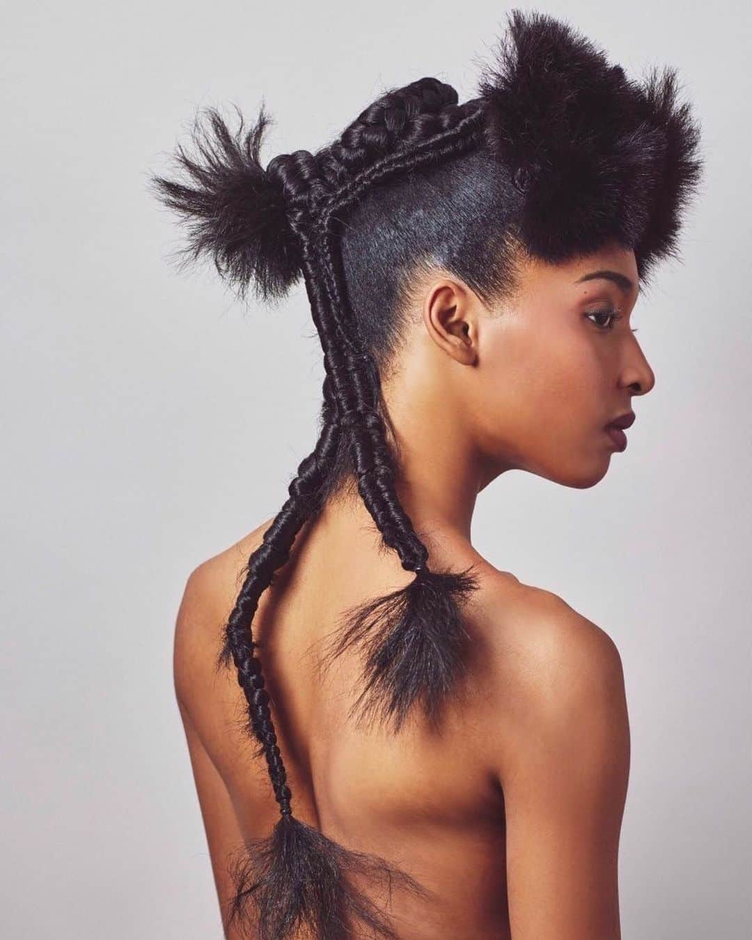 のインスタグラム：「🐉  I'm always inspired by a lot of people  Thank you. . . . . #curlyhairstyles#curlyhair#blasianjapan#blasiangirl#blasianmodeljapan#blasianbeauties#brownskingirl#nigeriangirl#afroqueen#africanqueen#nigerianqueen#afrogirl#afromodeljapan#setupwars#japanesemodel#ハーフモデル#黒人モデル#アフロモデル#ハーフモデル東京#アフリカンガール#ナイジェリア#コーンロウ#ブレイズヘア#上梨ライム #snipstyle」