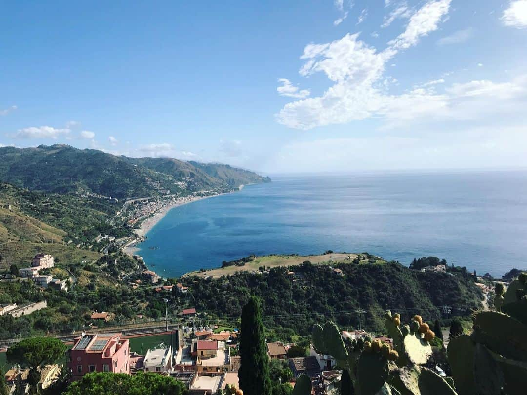 イ・ミンジョンさんのインスタグラム写真 - (イ・ミンジョンInstagram)「몇년전 사진첩.... #taormina 가슴이 펑 뚤리는 느낌..... 언젠가 다시 갈수있길.... #Sicilia」3月13日 10時57分 - 216jung