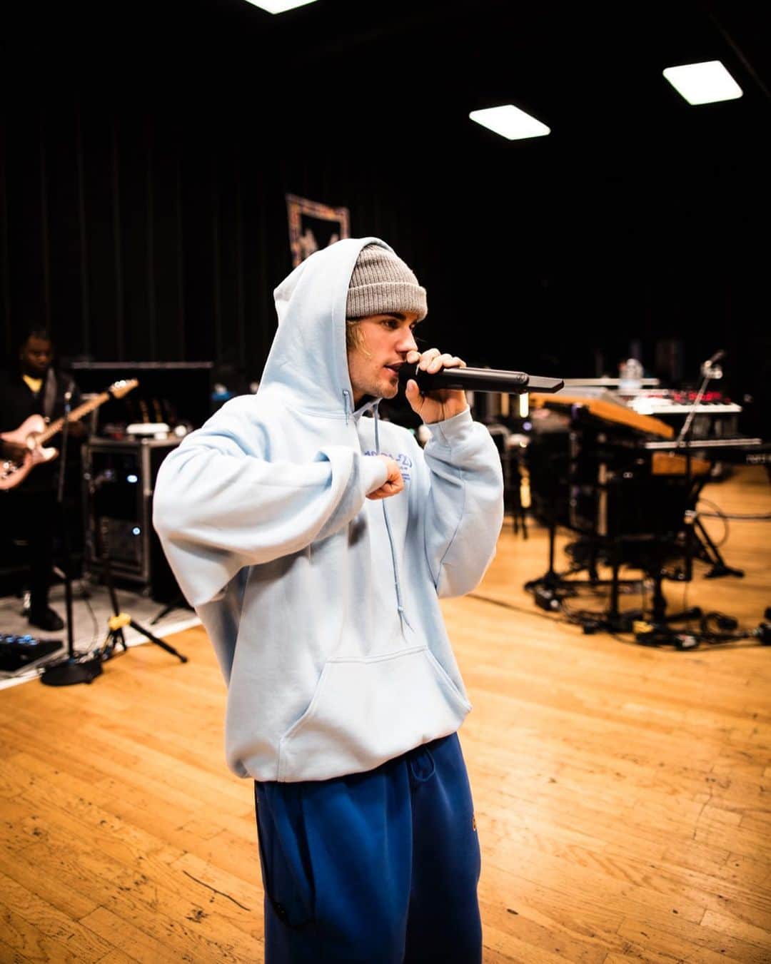 ジャスティン・ビーバーのインスタグラム：「back in rehearsals😘 📷: @rorykramer」