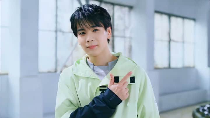 のインスタグラム：「[ABC-MART] #NIKE_ONE チームの皆様 TVCMはいつ流れるか分からない為、遭遇できた時の喜びは計り知れないですね😍 #JO1 最年少で子犬のような瞳をもった #豆原一成 さんのカウントダウン映像を楽しんでください♪ #無限に楽しめ #無限に遊べ #無限大のその先へ #AIRMAX_INFINITY2  #JO1  #豆原一成 #MameharaIssei #CHALLENGER #Born_To_Be_Wild • • 🇯🇵 DON'T FORGET TO FOLLOW 🤴🏻 UPDATE OF MAMEHARA ISSEI ➖➖➖➖➖➖➖➖➖➖➖➖➖ #Mameharaissei #mameissei #mamehara #issei #豆原一成 #okayama #produce101japan #produce101jp  #produce101season2 #produce48 #producex101 #IOI #WANNAONE #IZONE #X1 #JO1 #protostar #japan」