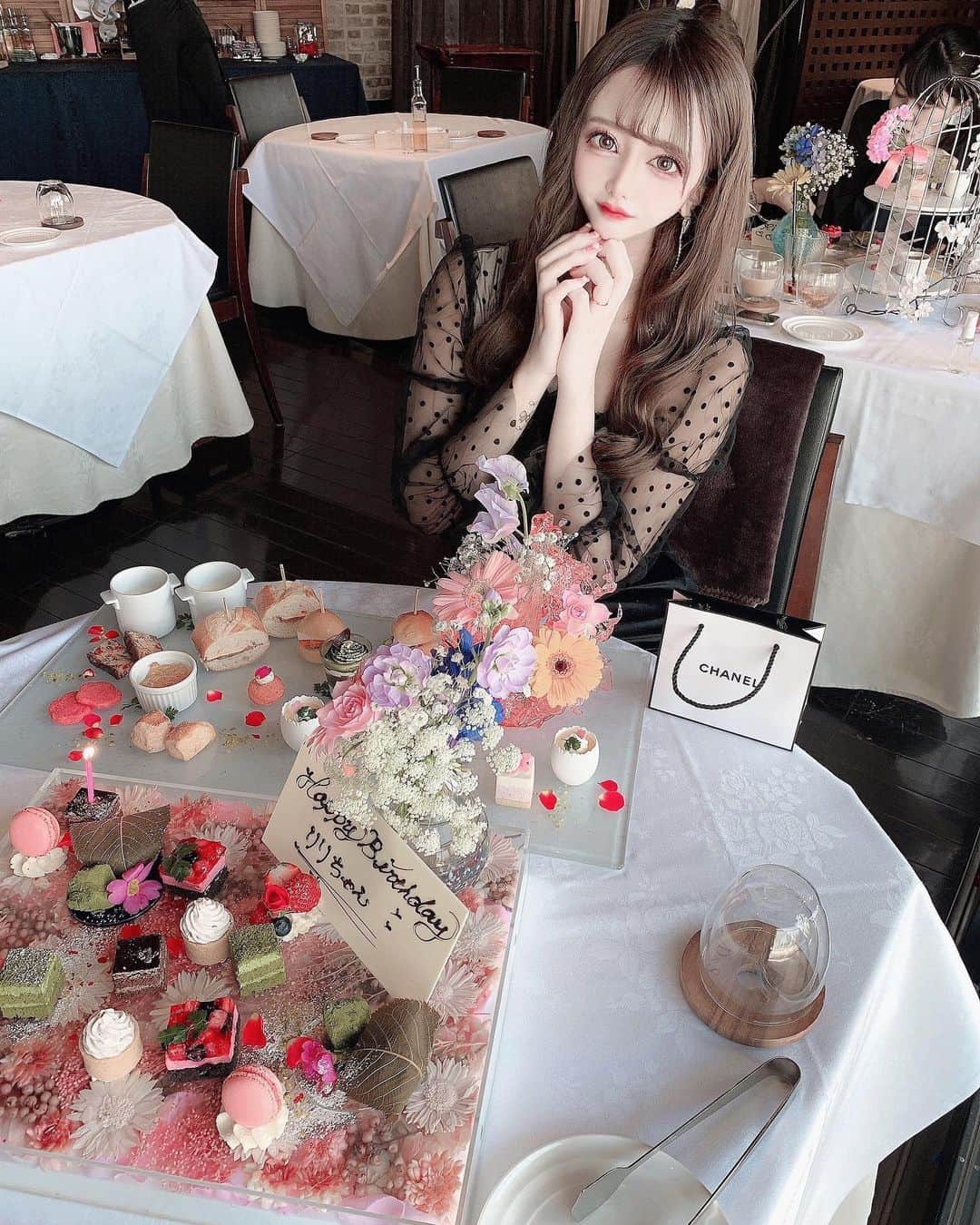 mireiさんのインスタグラム写真 - (mireiInstagram)「. 時系列バラバラだけど りりちゃんのお誕生日お祝いで行った アフタヌーンティーおいしかった🌸！  久々にたくさん糖分摂取した♥︎  紅茶の効能とか書いてあるお店だと ダイエットとか浮腫み取りとか選びがち🐇笑 . #レギャン東京 #アフタヌーンティー #渋谷カフェ #渋谷グルメ #渋谷 #afternoontea」3月13日 11時30分 - mirei.501