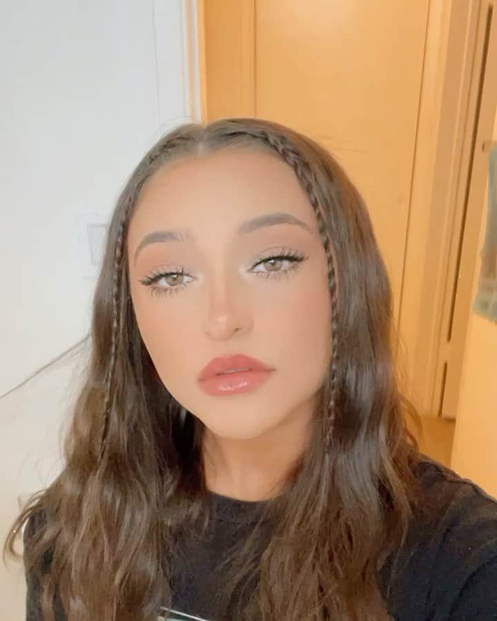 テイラー・グラブスのインスタグラム：「life recently🤍」