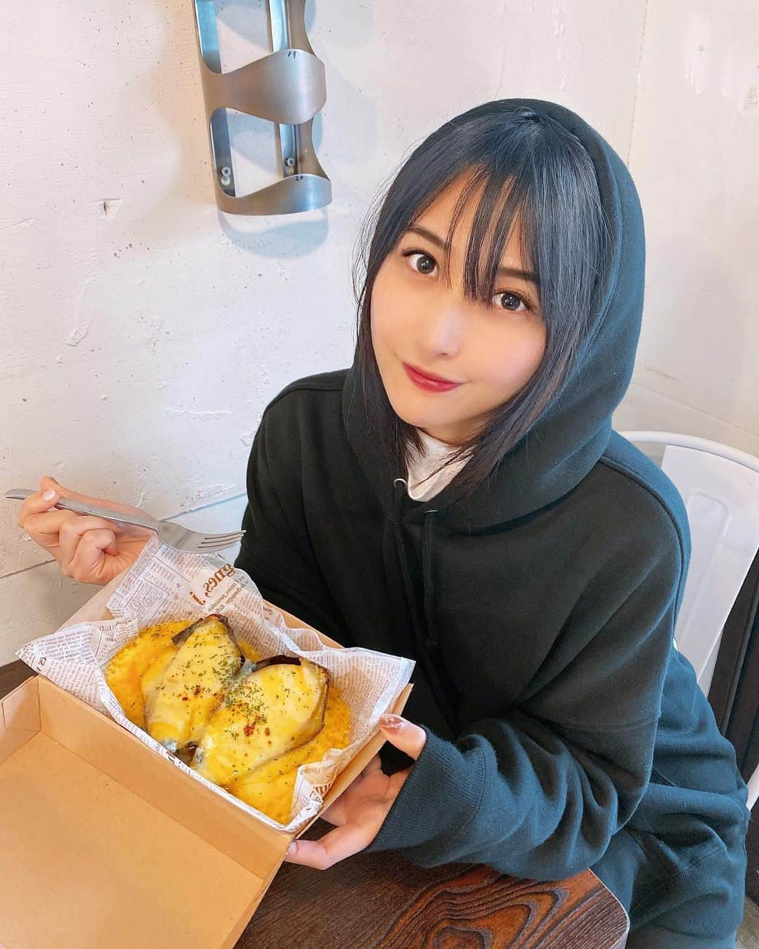 はりーさんのインスタグラム写真 - (はりーInstagram)「インスタライブでも食べてた チーズさつまいも🍠おいしい！ 一人で食べきれないくらい大きかった❤️✨ @factory_45  ここは私の昔からの知り合いが店長やってて いつも家のようにしてくれるの🍴あっとほーむ  フーディーは @nmnwnhnl  #りらずチョイス #りらカフェ#りら飯」3月13日 6時44分 - kirarin_harry_official