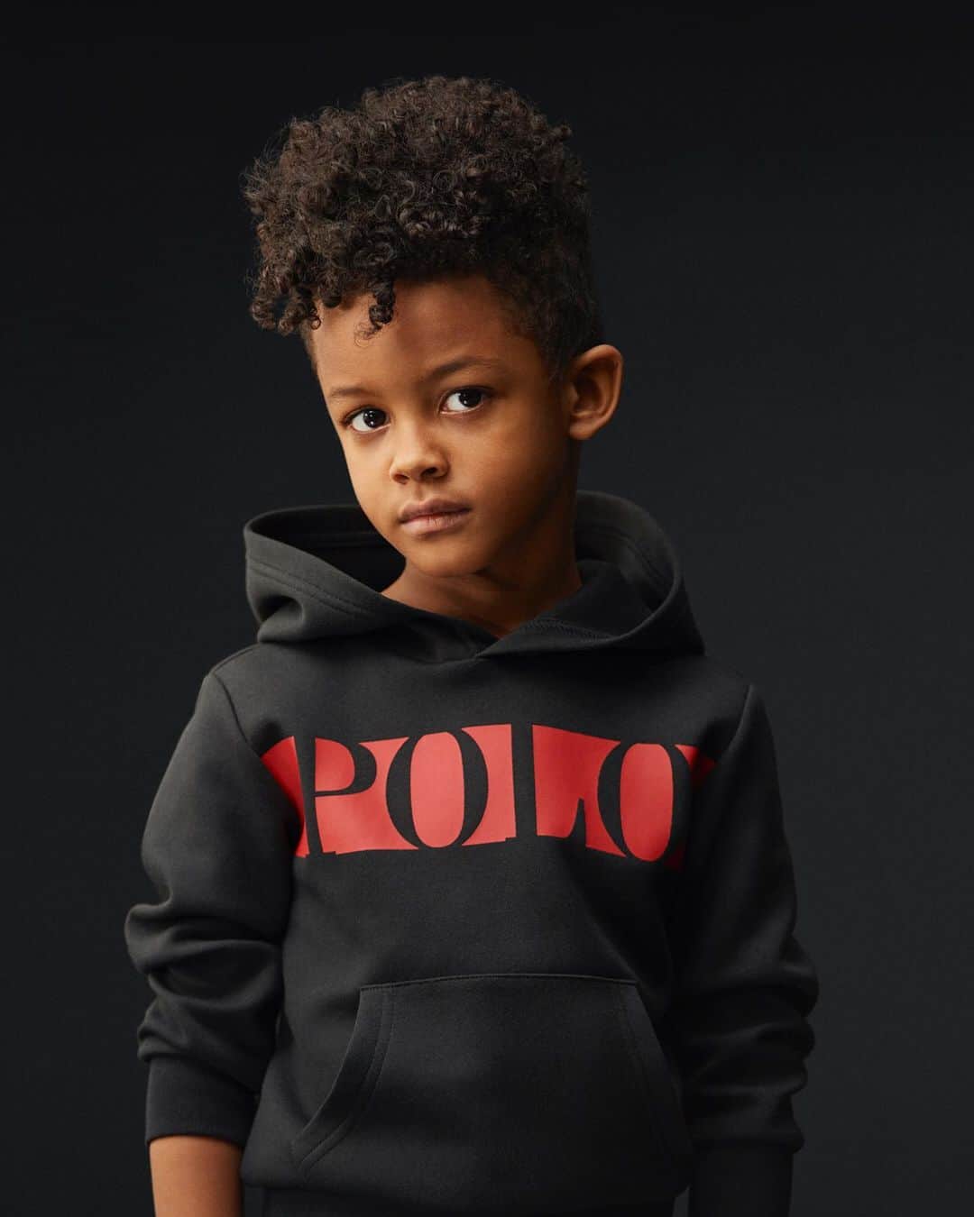 Polo Ralph Laurenさんのインスタグラム写真 - (Polo Ralph LaurenInstagram)「A #PoloRalphLauren take on activewear is brought to life in the latest from #RLKids. Crafted in a soft cotton-blend for added comfort, our Logo Double-Knit Hoodie sports our logo for iconic #PoloRLStyle.  See more via the link in bio.」3月13日 7時58分 - poloralphlauren