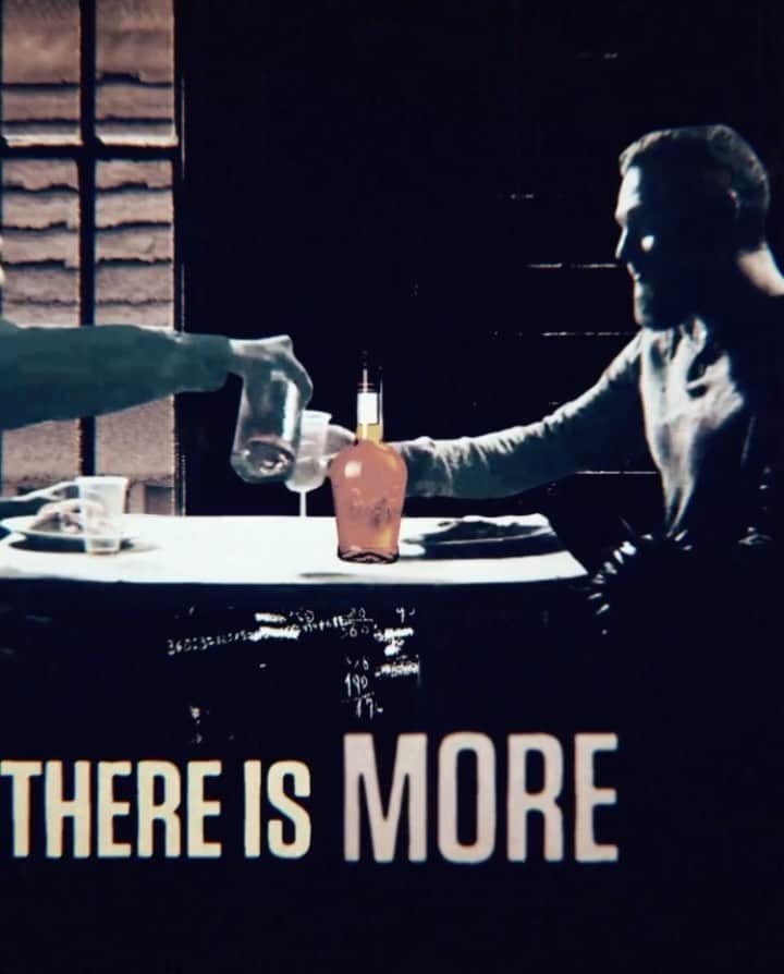 ロス・マーカンドのインスタグラム：「This weekend...it's all going down. 🥃  • • • • • • • • • • • • • • • • • • • • •   #twd #twdfamily」