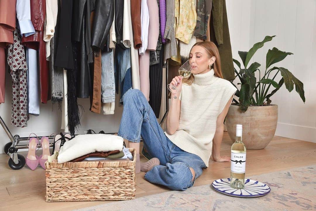 ホイットニー・ポートのインスタグラム：「Proud to join @ChloeWine and @DressforSuccess to inspire hope and resilience this #WomensHistoryMonth. Together we’re helping women not only look their best but feel their best with confidence-boosting looks and career-building resources through their #YourHourHerPower campaign. You can pay it forward too by volunteering your time and unique talents to your local DFS community. See how you can inspire another woman’s story at YourHourHerPower.org. #ad #CelebrateHerStory #YourHourHerPower」