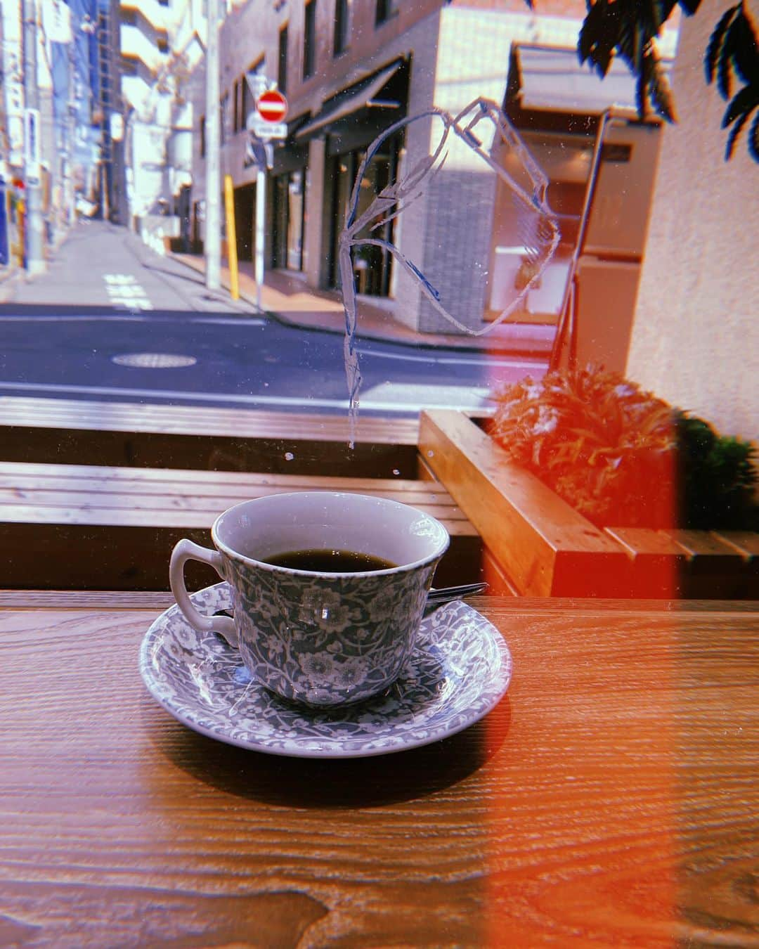 高橋メアリージュンさんのインスタグラム写真 - (高橋メアリージュンInstagram)「Good morning☕︎ 現ドラマ終盤、次のドラマ撮影も始まりました！何連勤かは数えません！笑 ちゃんと息継ぎしながら楽しんでやりたいと思ってます^ ^ 好きな事をお仕事にさせて頂いて本当に感謝🌍 #ボス恋最終回　も、4月からの　#大豆田とわ子と三人の元夫 もお楽しみに^ ^ 皆さんも息継ぎを忘れずに🌳 心あたたまる日を過ごせますように🌈」3月13日 8時23分 - maryjuntakahashi