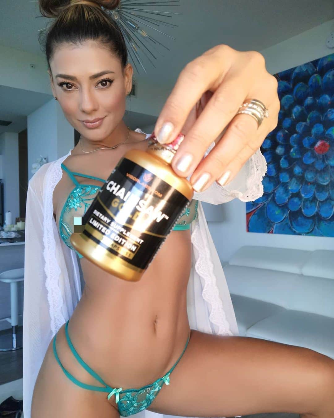 Vivi Castrillonさんのインスタグラム写真 - (Vivi CastrillonInstagram)「Kick off 🍀 St. Patrick's Day 🍀 by getting lucky in the bedroom with @vigorlabs entire website 35% OFF using my code PAT35」3月13日 9時25分 - vvcastrillon