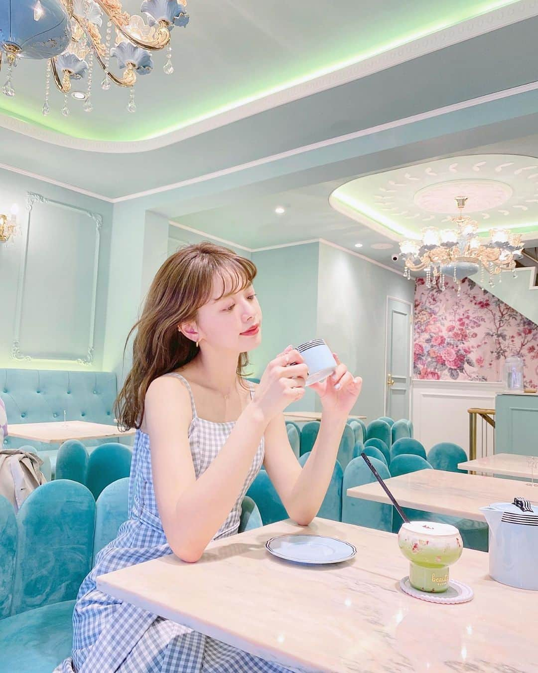 山崎春佳さんのインスタグラム写真 - (山崎春佳Instagram)「🫖💙  先日お姉ちゃんと Salon de Louis 2号館にお茶しに 行った時の。  かわいいお店の雰囲気にぴったりだったこちらの 季節先取りのワンピースは @rielle_riche のもの☺︎  カップインだし、後ろのアジャスタの紐がが長め デザインなのが推しポイント🤍  イチゴ抹茶ラテおいしかった🍓  #me #tbt #teatime #tea #dress #oord #outfit #rielle_riche #表参道カフェ #salondelouis #ルイカフェ表参道 #ギンガムチェックワンピース #ギンガムチェック #リエルリシェ」3月13日 20時08分 - haruka_yamazaki