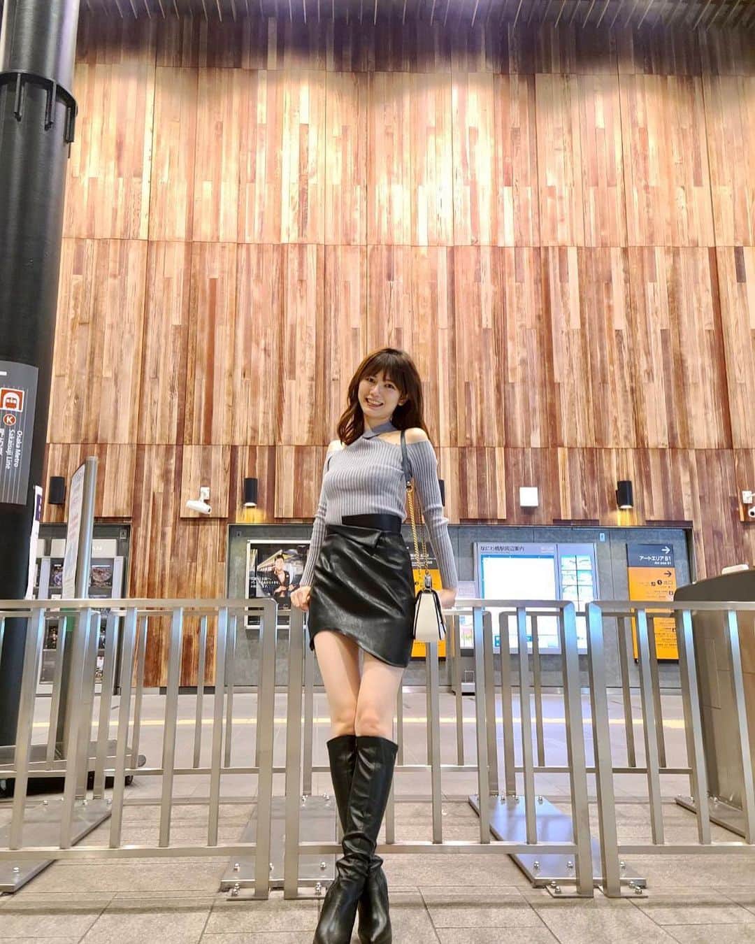 大好きレザースカートフェチ画像 IKUMIさんのインスタグラム写真 - (IKUMIInstagram)「🧚🏻‍♀️ なんだか寒いんかあったかいんか って感じの日々👼  早くは春来て欲しいなあ💐💐 #フリーモデル #関西モデル #モデル #model #美脚 #美脚モデル #生足 #素足 #ロングブーツ #ミニ スカート #ミニスカ #レザー ...