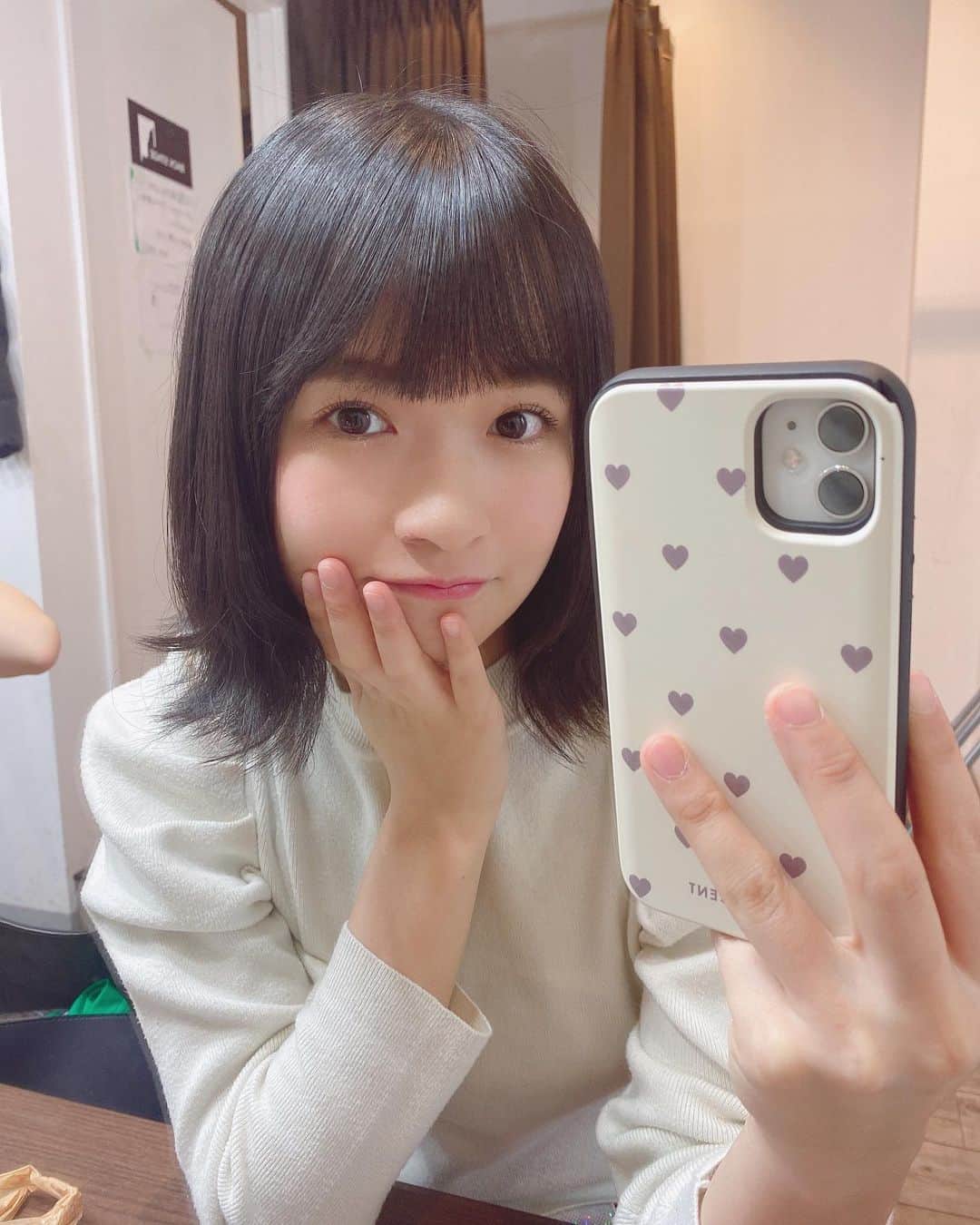 百川晴香さんのインスタグラム写真 - (百川晴香Instagram)「最近の髪の長さ好きなようなそうでないような🤭🤭🤭🤭 #japanesegirl #cute #followｍe #髪型 #外ハネ」3月13日 20時35分 - momokawaharuka