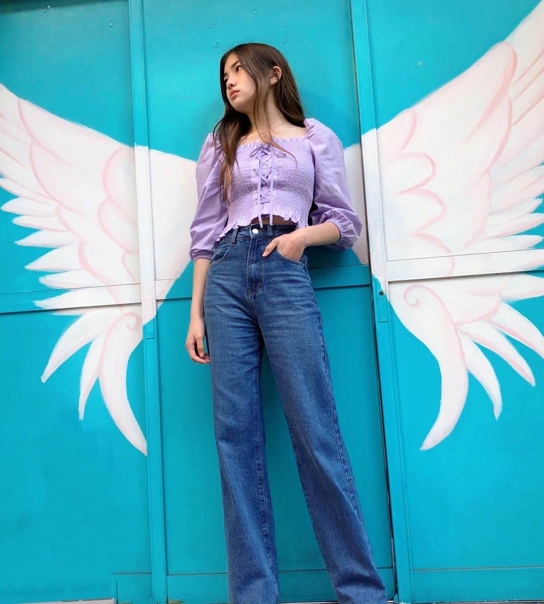 りりあさんのインスタグラム写真 - (りりあInstagram)「かわいいかべ発見💗　 #天使の羽根 #angelwing #wallart #photogenic #映えスポット #ootd #todaysoutfit #hm #niziu #コラボ #shein #teensfashion」3月13日 20時44分 - lilliakarina