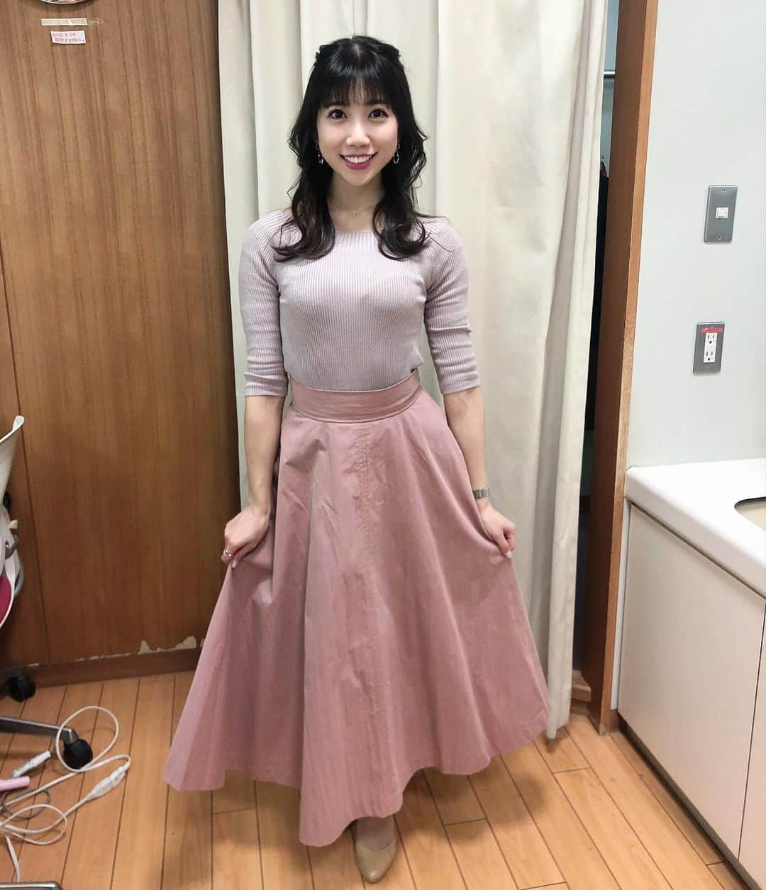 黒田菜月さんのインスタグラム写真 - (黒田菜月Instagram)「ピンク×ピンク🌸 #TBSニュース #衣装 #ヘアメイク #女子アナ #アナウンサー #女子アナヘア #女子アナメイク #女子アナコーデ 👚 @fray_id  👖 #daicy   #シンエヴァ #シンエヴァンゲリオン劇場版  #MX4D」3月13日 21時09分 - nyaaatsuki_krd