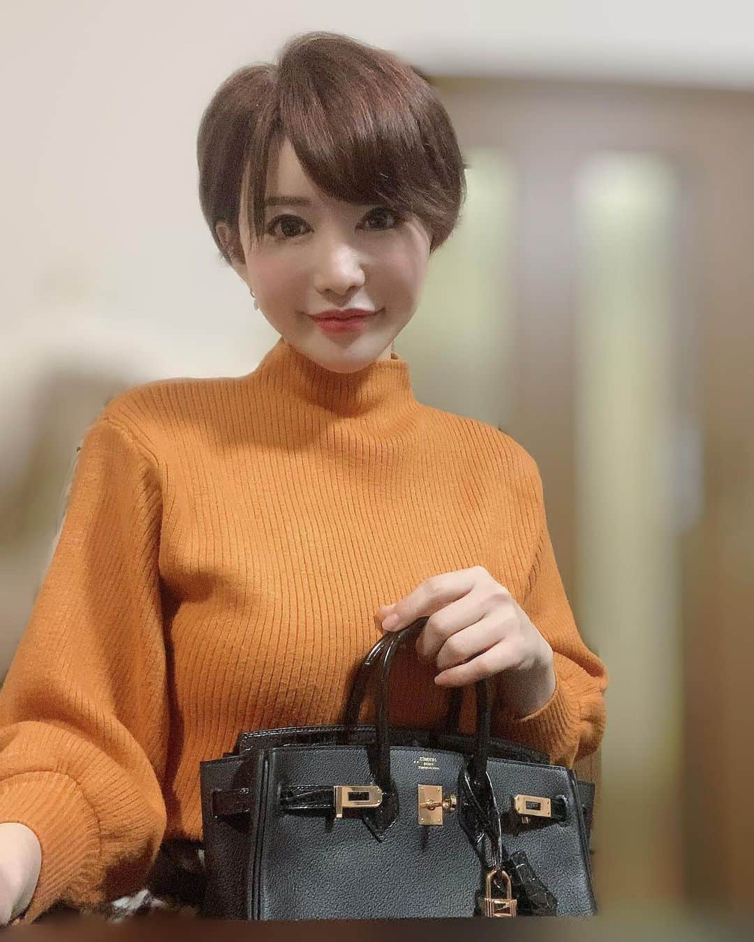 里美ゆりあのインスタグラム：「YouTube撮影日😘  ドッキリ企画😊  お楽しみに🥰  皆さん観てね♪♬  #YouTube #里美ゆりあチャンネル」