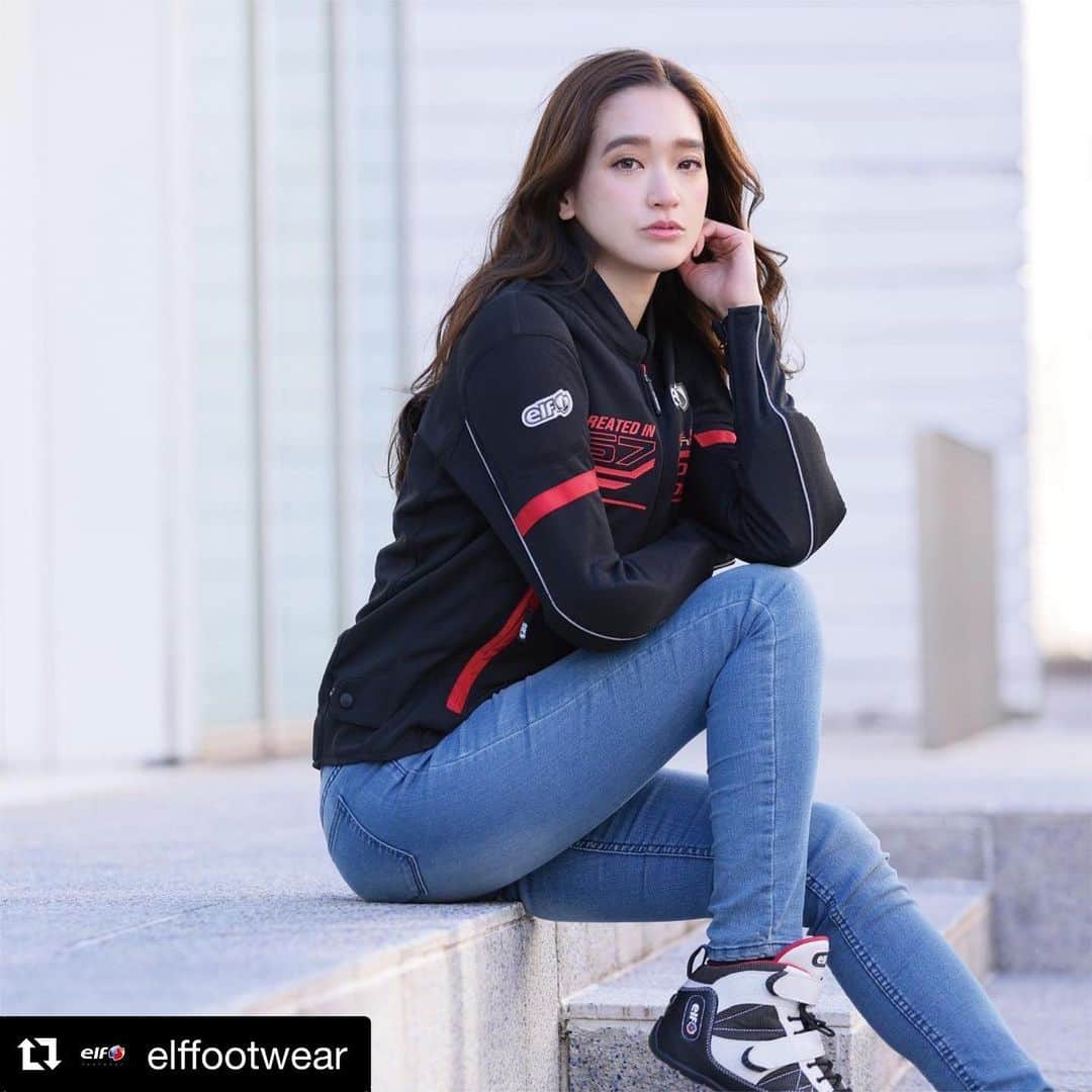 太田麻美のインスタグラム：「#Repost @elffootwear with @get_repost ・・・ EXA11 WHITE/BLACK バイク+クルマを愉しむ6輪スタイル  通気性に優れたスタンダードモデル  #elf #elffootwear #エルフシューズ #エルフフットウェア #motorcycle #バイク」