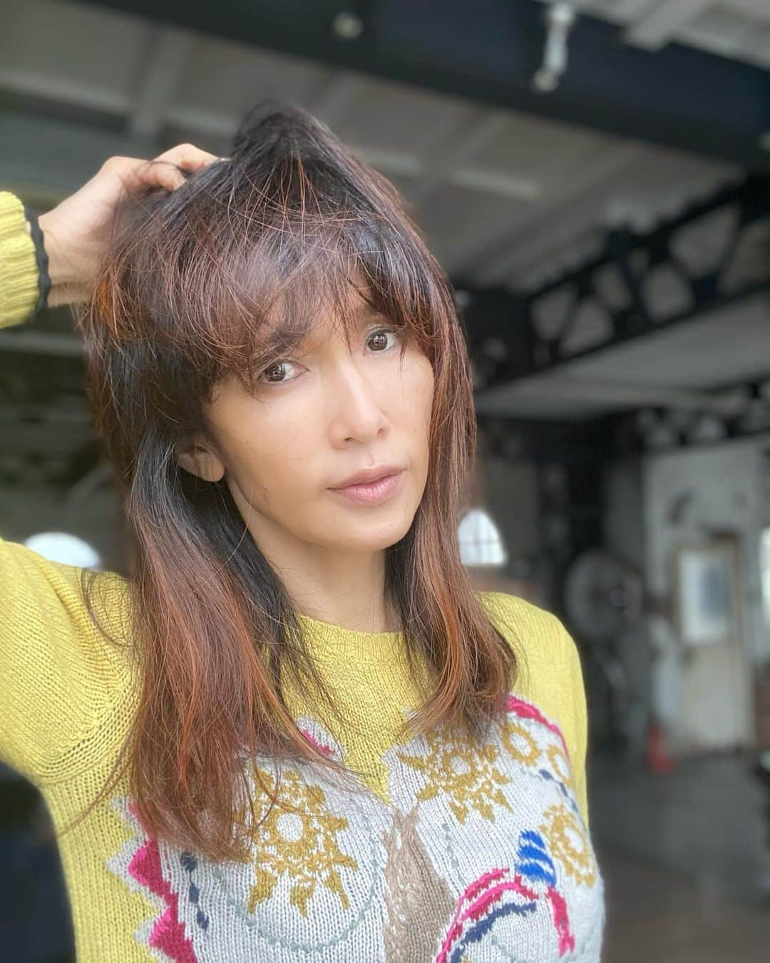 工藤静香さんのインスタグラム写真 - (工藤静香Instagram)「今日は足元が悪いですね。 雨だと気持ちも身体もどんよりしがちですが、甘い物でも食べて、元気に頑張りましょうね😊👍  今日はフジTV 18:00〜18:30 「旅人のうた」を歌わせていただきます😊是非ご覧ください〜❗️  アルバムの感想を書いてくださってありがとうございます‼️‼️‼️‼️とっても嬉しいです。 歌の力を改めて感じます。」3月13日 13時14分 - kudo_shizuka