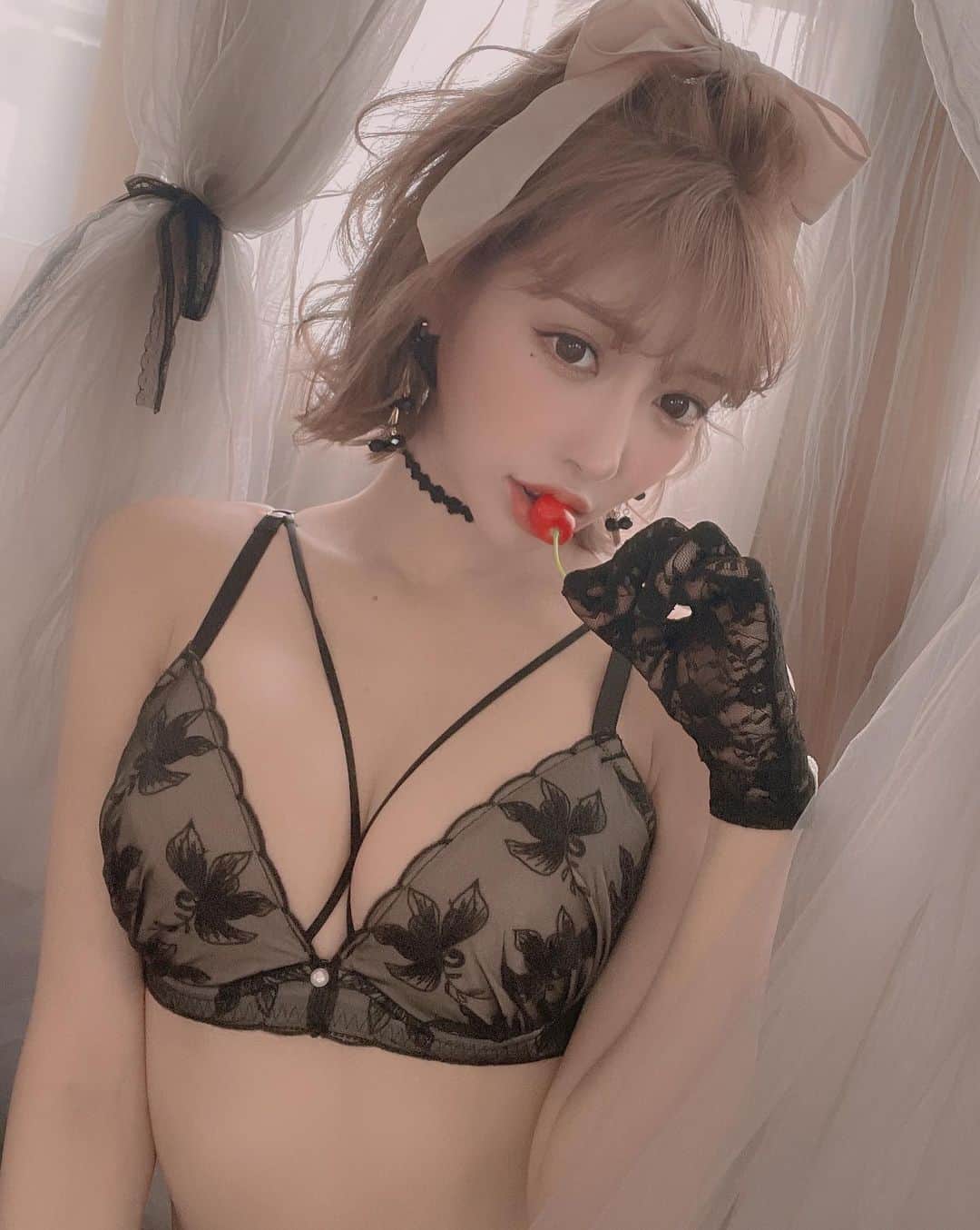 明日花キララのインスタグラム：「雨だけど今日も頑張りましょう👶🏻🍒」