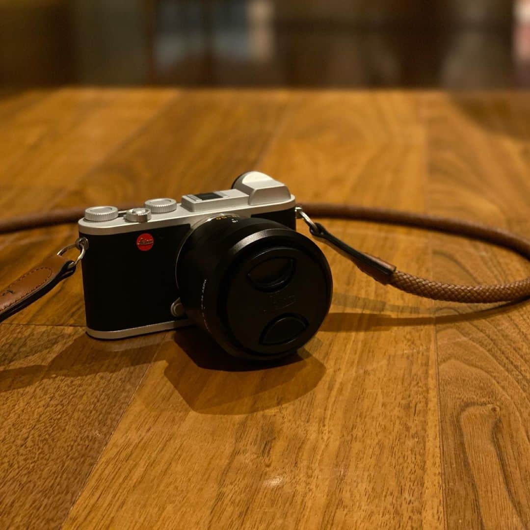 窪塚洋介のインスタグラム：「人生初ライカ🥺 #leica #leicacl  柿本ケンサクの導きで手に入れました。 巨匠に学びます。  日々の暮らしをフレームで彩ってゆこう^ ^」