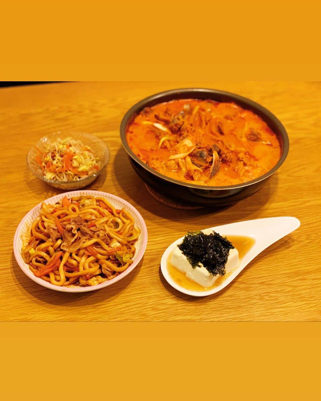 間宮梨花のインスタグラム：「#りかちゅう飯 #旦那ご飯 #韓国料理 #カムジャタン  #お家ご飯  #献立 #鍋料理」