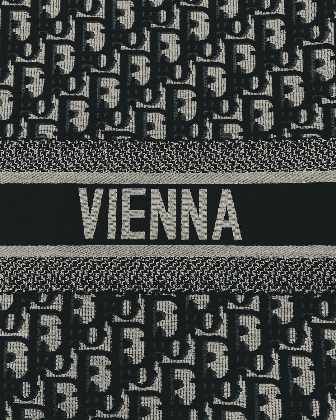 VIENNAさんのインスタグラム写真 - (VIENNAInstagram)「It’s VIENNA」3月13日 15時29分 - viennadoll_official