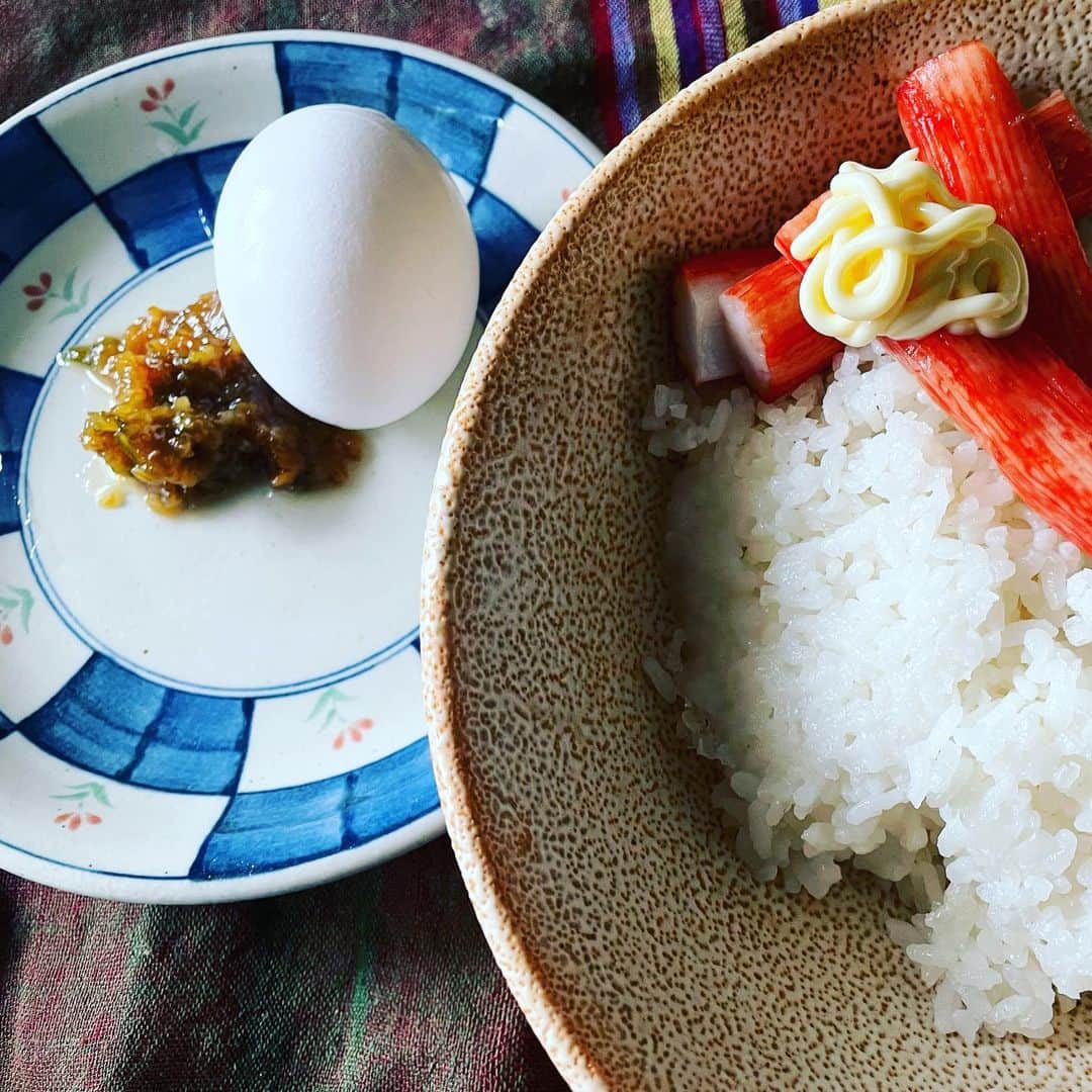 田中卓志さんのインスタグラム写真 - (田中卓志Instagram)「今日の僕の男らしい昼ごはん。 カニカママヨ、生卵、貰ったふきみそ😳 ふきみそは旬です！  #アンガールズ #ふきみそ」3月13日 16時12分 - ungirls_tanaka