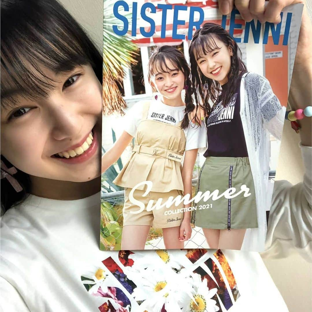 森﨑美月さんのインスタグラム写真 - (森﨑美月Instagram)「🌼SISTER JENNI 🌼 　 2021 SUMMER 新作カタログを GETしたよ~( *´▽`* )  大好きなクールコーデも~‼︎ 気分が上がる夏カラーコーデも~‼︎ いっぱいでワクワクしちゃう~~~♡  オフショ~ &大好きなジュリちゃんと♡ ⁑ ⁑ ⁑ #sisterjenni #シスタージェニィ #ニコプチ #プチモ #森﨑美月 #もんちゃん」3月13日 17時01分 - morisaki_mizuki_