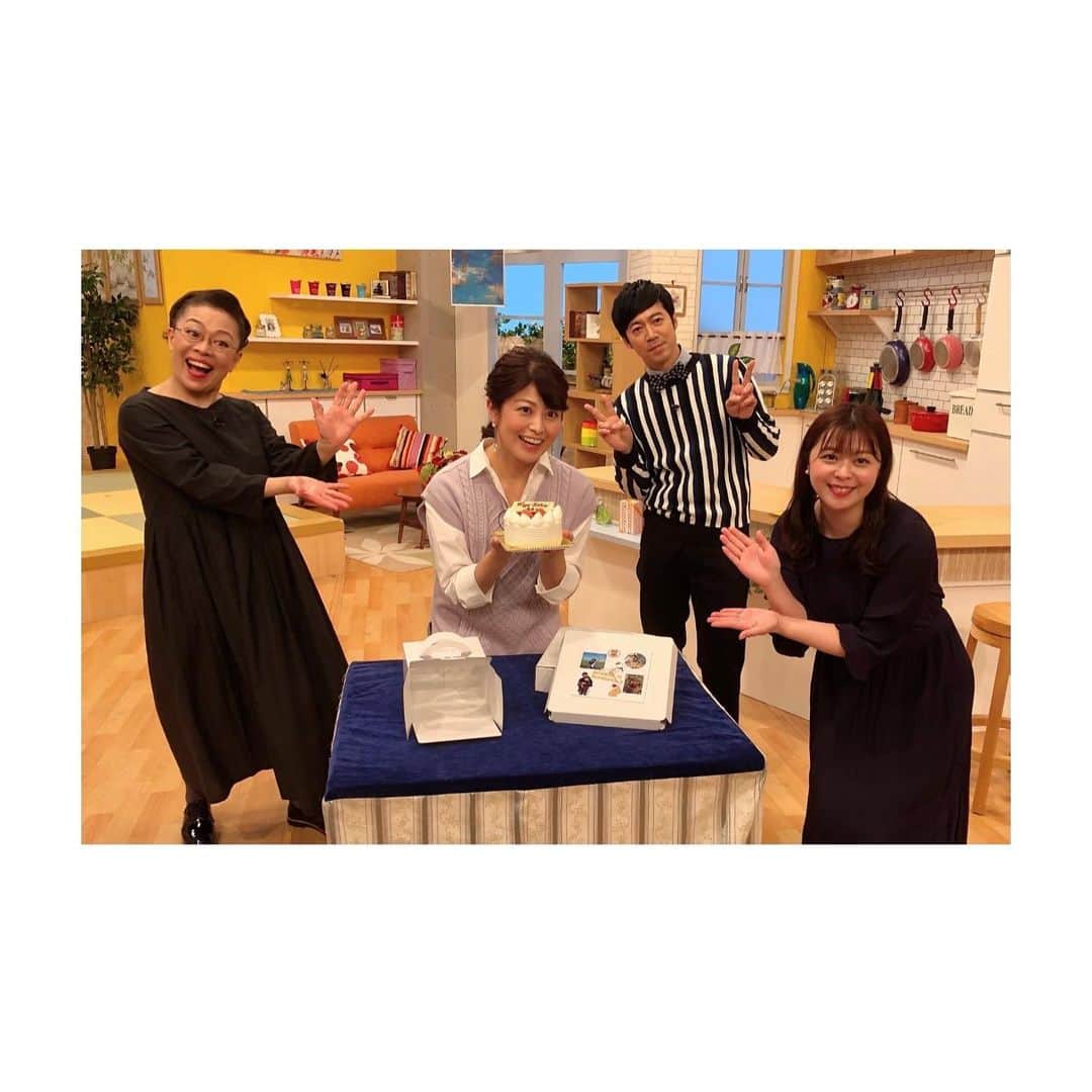 森麻季のインスタグラム：「番組でお祝いしてもらいました 息子の写真入りの時計🕰 嬉しい〜！早速飾りました  #女神のマルシェ  #すみません再投稿しました」