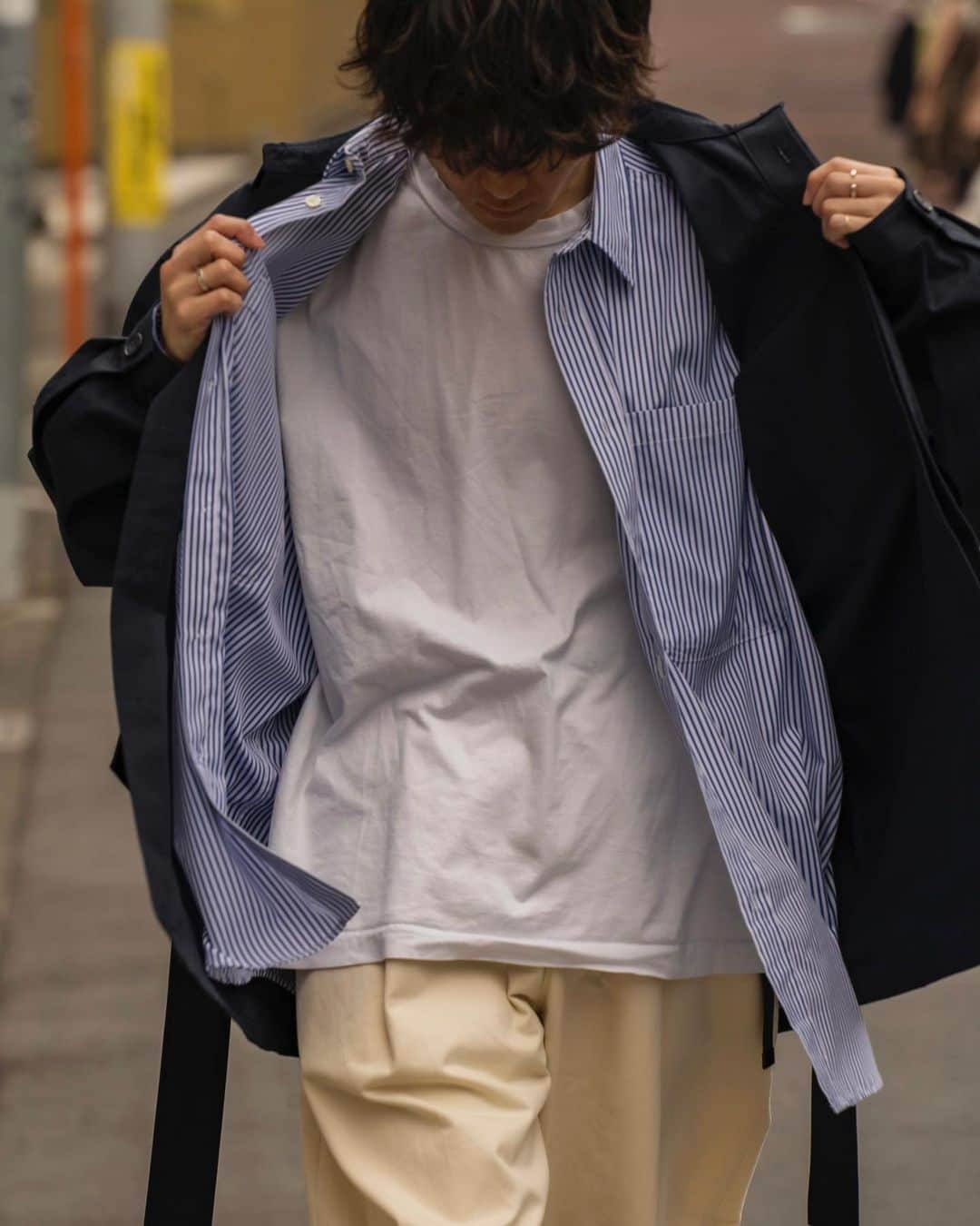 Ryoさんのインスタグラム写真 - (RyoInstagram)「ㅤㅤㅤㅤㅤㅤㅤㅤㅤㅤㅤㅤㅤ 春はストライプシャツが着たくなる！ そして今期は、おさえておきたいファティーグジャケット。 @etautz から入荷しました。 @plus81.official で近々オンラインにも掲載します。 ㅤㅤㅤㅤㅤㅤㅤㅤㅤㅤㅤㅤㅤ  #daiwapier39  #studionicholson #etautz #plus81」3月13日 18時45分 - ryo__takashima