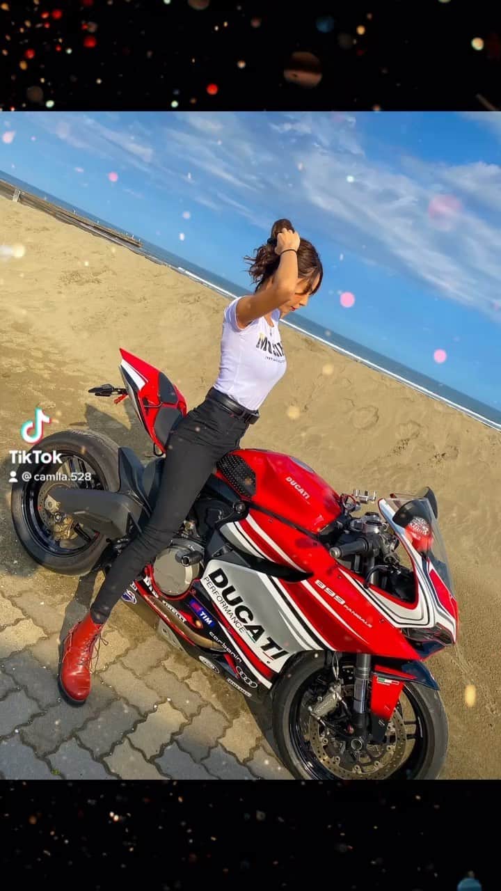 CAMIRAのインスタグラム：「お気に入りの写真を珍しく動画にしてみた☺️🙌  #バイク女子#バイク好きな人と繋がりたい#バイク写真部#bikegirl#motorcycle#bikelife#bike#ducati#panigale#superbikes」