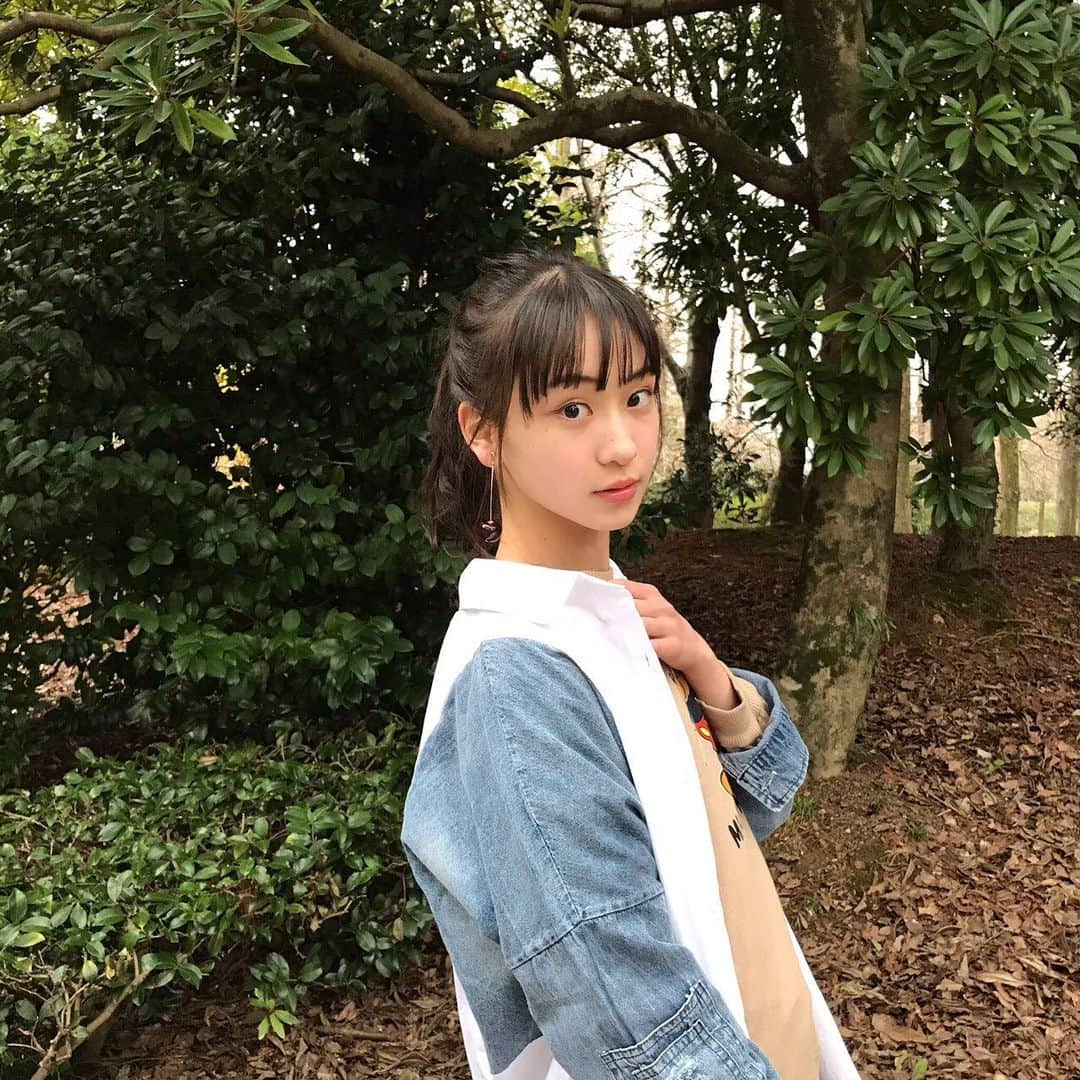 太田雫さんのインスタグラム写真 - (太田雫Instagram)「今年も、花粉の季節がやってきました(-｡-; ・ ・ 私は花粉症なので、薬を飲んだり、目薬さしたり、いろいろと対策をしてるけれど、 目はすぐにかゆくなって、くしゃみもたくさん出ます…🥺 ・ #ニコラ#太田雫 #花粉症#花粉#花粉やだ #ノーマルカメラ」3月13日 18時58分 - _shizukuota