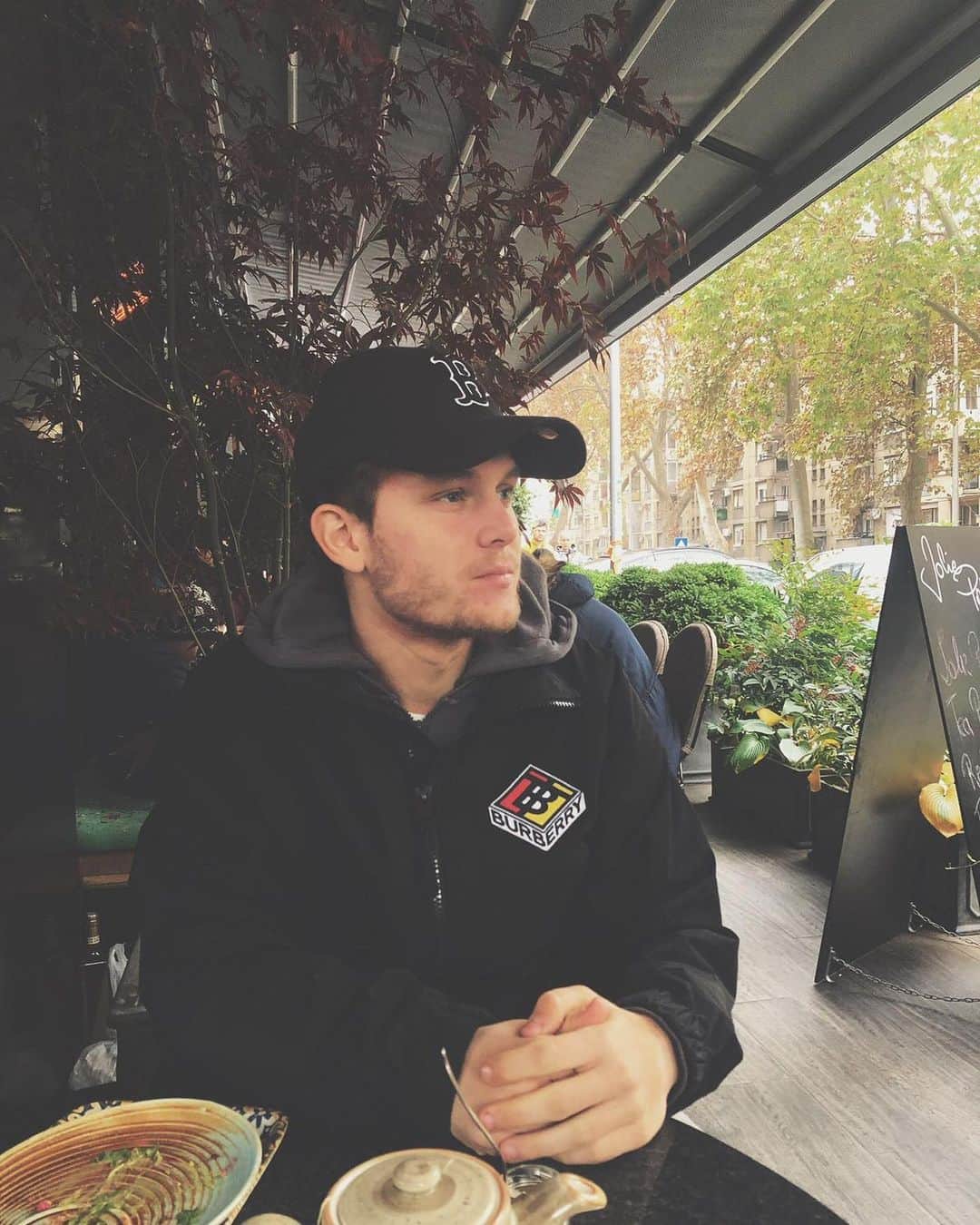 アレン・ハリロヴィッチのインスタグラム：「🥙 #zagreb」