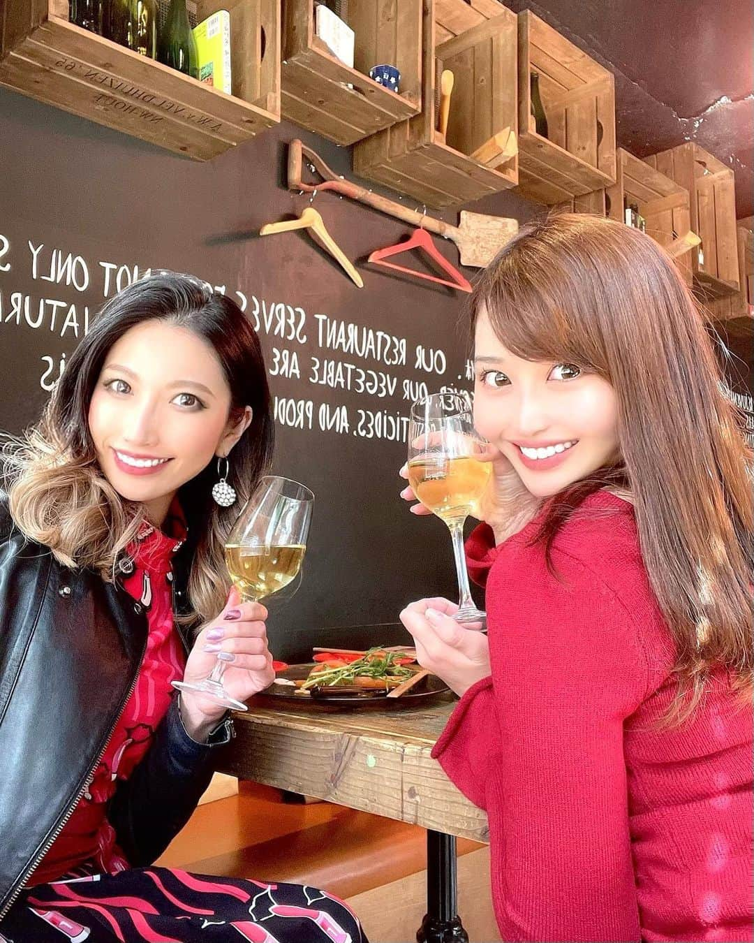 MAKIさんのインスタグラム写真 - (MAKIInstagram)「お野菜ランチっち🥕🥦🍅 with @minamizukawa さん❤️﻿ 楽しすぎました🎶ご近所さん嬉しい✨﻿ またごはん、ワイン会もたのしみです🎶﻿ ﻿ ダンスコラボもたのしみにしてます👯‍♀️😆﻿ ﻿ 今度は#ケール火鍋 食べにこよっと🤞﻿ ﻿ ﻿ ﻿ #ランチ﻿ #赤コーデ #ケールスムージー ﻿ #ケール大好き﻿ #ワイン大好き﻿ #ダンサー﻿ #ショーダンサー﻿ #東京﻿ #lunch﻿ #redfashion  #lovekale ﻿ #lovewine﻿ #dancer﻿ #showdancer﻿ #tokyogirl」3月13日 19時15分 - maki_rhap