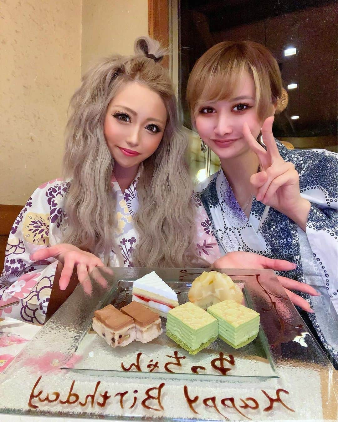 Yukariさんのインスタグラム写真 - (YukariInstagram)「🧡 🧡 🧡 おつかれさまんご~🥱🥭⸝⋆* 今日は起きた時から雨で気分もどよん☁️🌀 明日は晴れるみたいで良かった..🙏🏽🌈 . 誕生日旅行の続き書きまーす📝❤︎ くったんが連れてってくれたのは… 🏨『箱根小涌谷温泉 水の音』🌿 . 有名だから行ってみたかったとこで センス最高か？ってなった😌👊🏽笑 そんなことよりくったんが最高か❓ . 夜ご飯もむちゃくちゃおいしくて 全部ぺろり🤤🍴そんでデザートの時に サプライズでプレートが…😭😭‼️💓 . もう…やることが全部彼氏すぎて 嬉しくて嬉しくて死んだ( ；ᵕ； )💘ｸﾞｻｯ 私の好きなことを全部わかってるんだよね/// . まだまだ写真あるから載せるけど 本当に素敵な2日間になった😚💋 くたゆたしか勝たんしラヴすぎた。 . これからもずっと仲良しでいたいし 本当に愛しかない👩‍❤️‍👩♥️big luv!! また2人で旅行行きたいな~◎ . . ━━━━━━━━━━━━━━━ 🏨 箱根小涌谷温泉 水の音 ▷▷ @mizunoto_hakone  📍 〒250-0406 神奈川県足柄下郡箱根町小涌谷492-23 ━━━━━━━━━━━━━━━ . . #箱根小涌谷温泉水の音  #箱根旅行  #箱根温泉  #水の音  #共立リゾート  #箱根観光  #箱根グルメ  #箱根湯本  #箱根っていいよね  #旅行  #誕生日旅行  #旅行好き女子  #タビジョ  #旅行好きな人と繋がりたい  #女子旅  #女子旅行  #浴衣女子  #浴衣  #温泉旅館  #温泉女子  #温泉旅行  #ぎゃる  #ぎゃう  #ギャル  #hakone #gotoトラベル」3月13日 19時11分 - xxsonchanxx