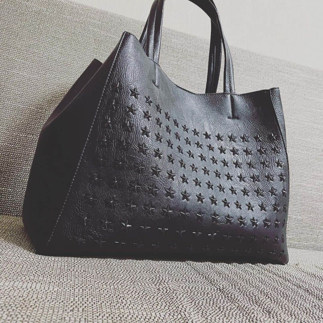 のインスタグラム：「移動のお供😊 使いやすいし、たくさん入るし リーズナブルだし大好き😊😊  #trestar  #allblack  #おすすめ  #なににでも合う」
