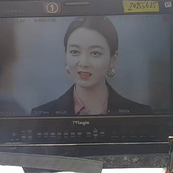 イ・ソヨンのインスタグラム：「#제발 #바람아도와줘 #😂😂」
