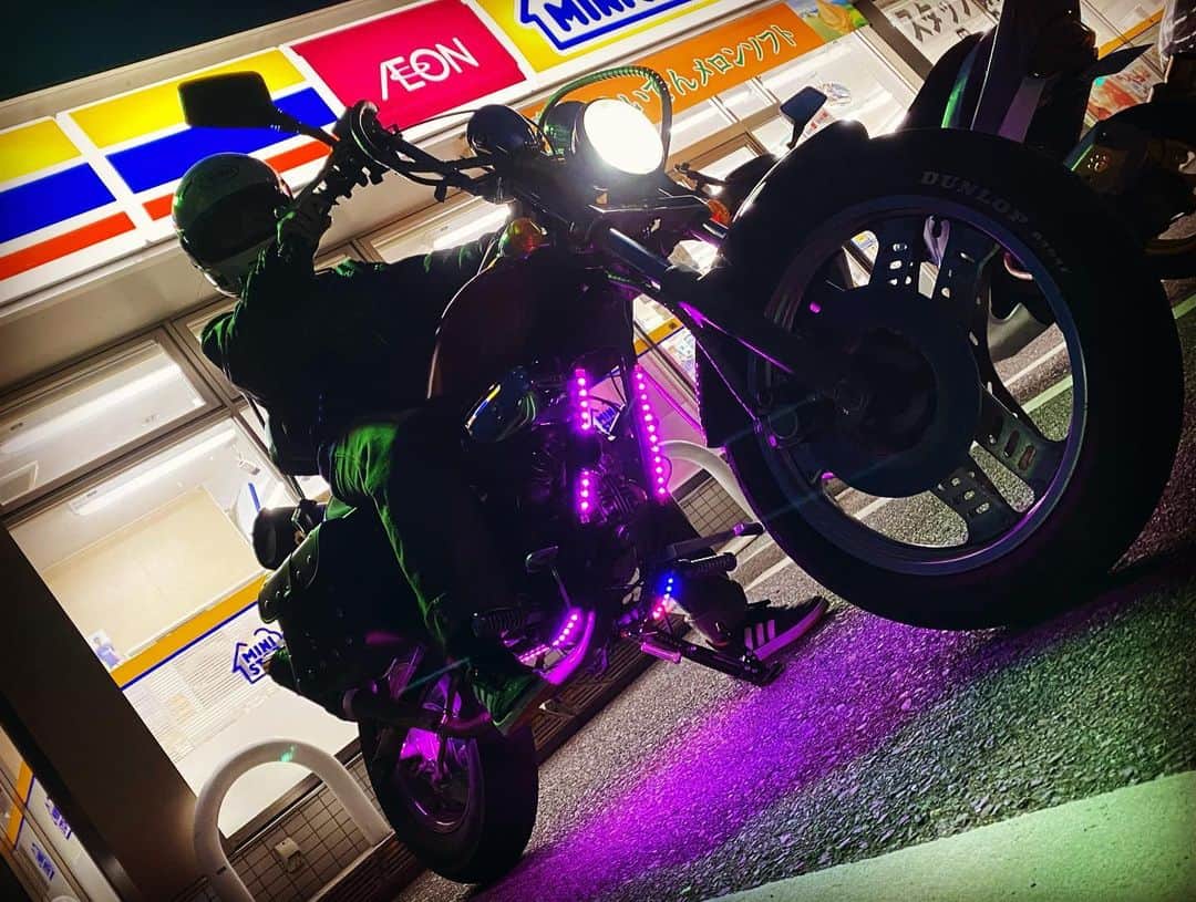 よもぎさんのインスタグラム写真 - (よもぎInstagram)「初の視聴者さんとツーリング🛵🛵 マグナかっこよすぎる💜 50ccのギア車はじめて乗せてもらった！！！  #原付 #バイク #ツーリング #50cc #motorcycle」3月13日 19時46分 - yomo_puyo